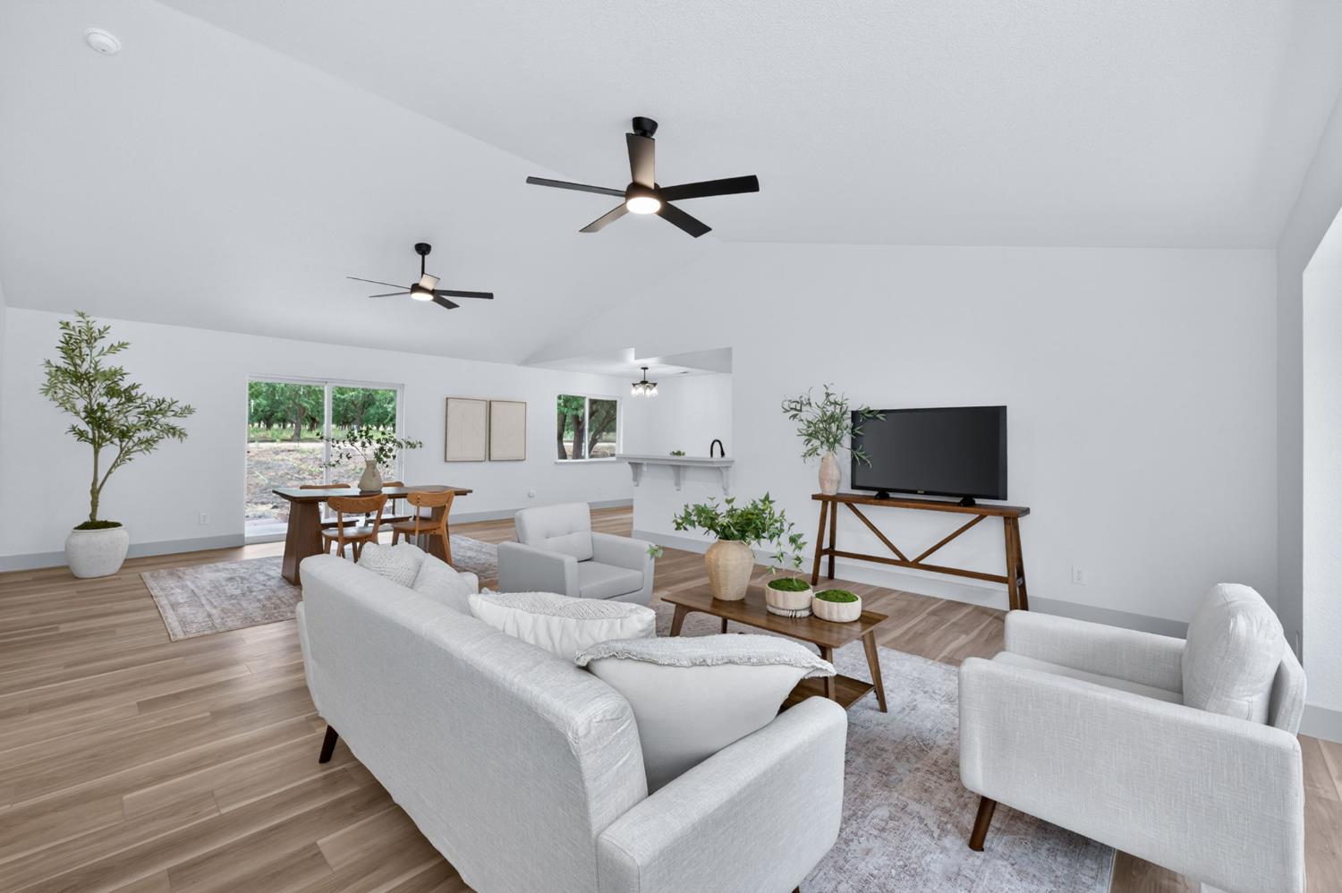 1418 N Del Rey Ave, Sanger, CA 93657