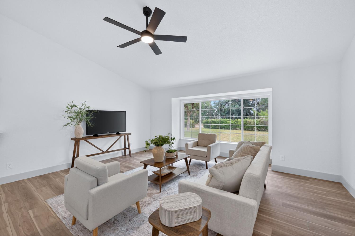 1418 N Del Rey Ave, Sanger, CA 93657