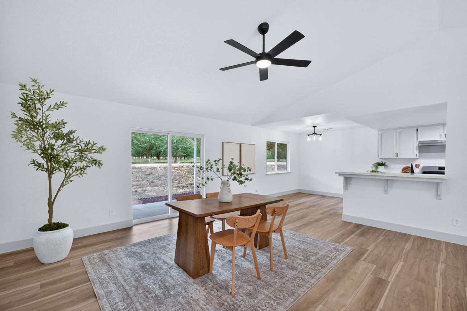 1418 N Del Rey Ave, Sanger, CA 93657