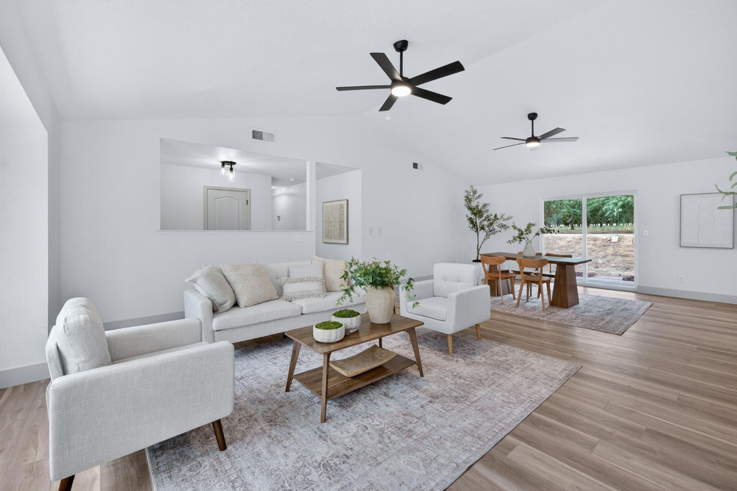 1418 N Del Rey Ave, Sanger, CA 93657