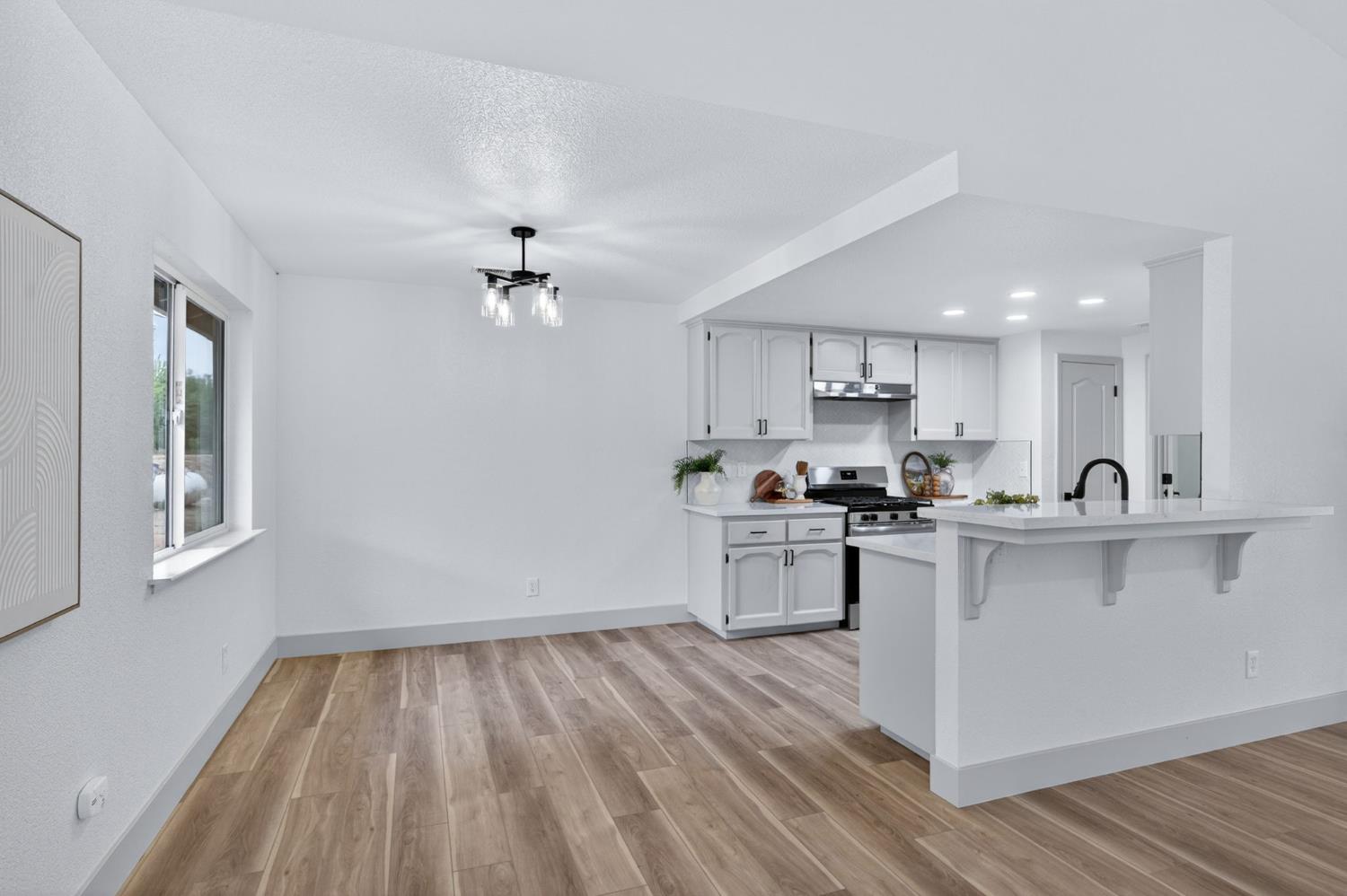 1418 N Del Rey Ave, Sanger, CA 93657
