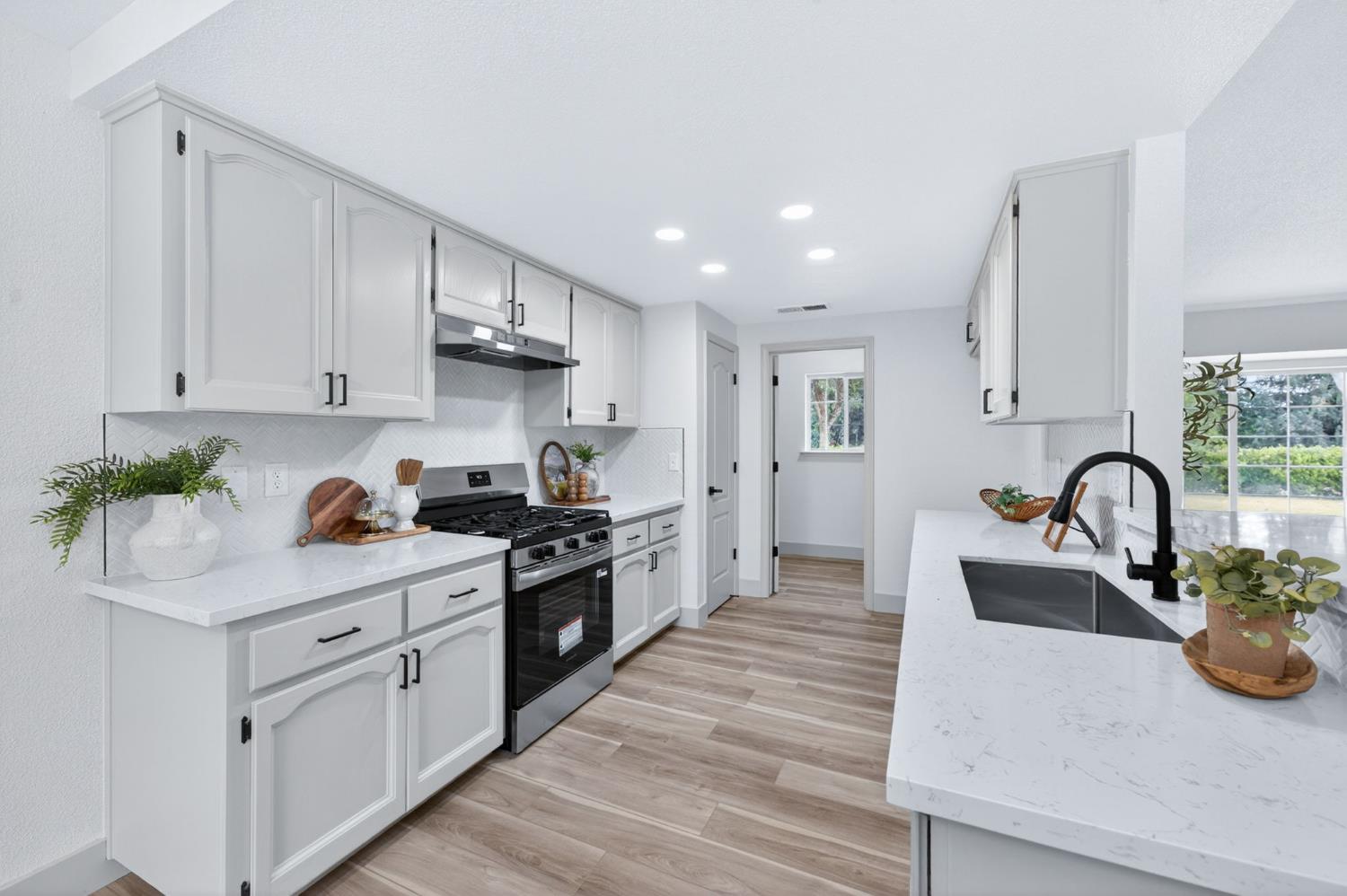 1418 N Del Rey Ave, Sanger, CA 93657