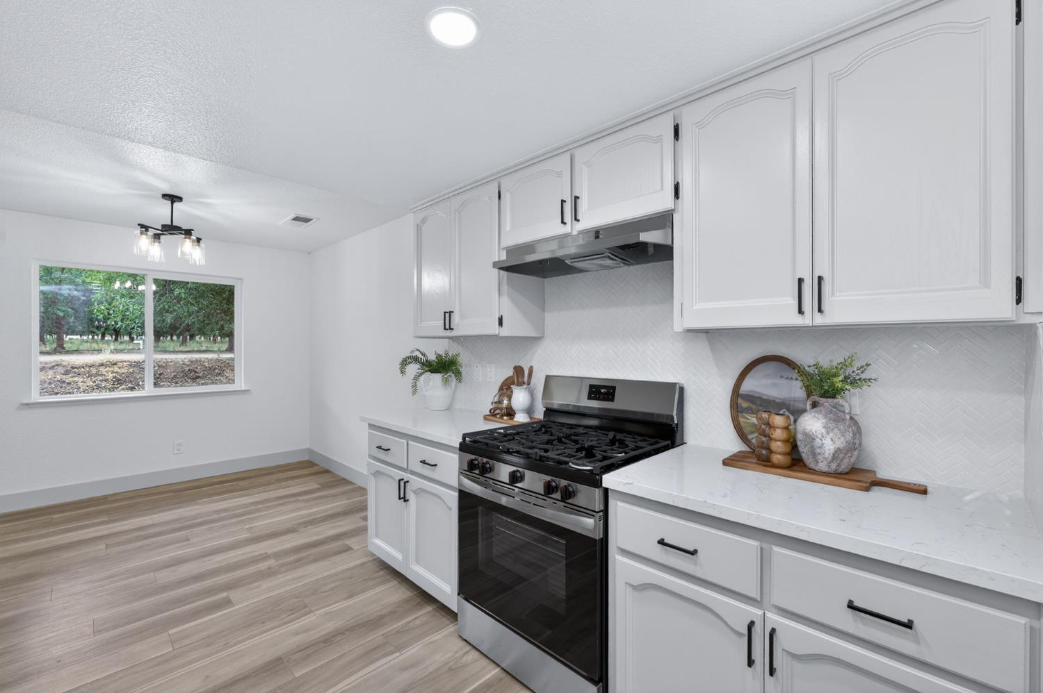 1418 N Del Rey Ave, Sanger, CA 93657