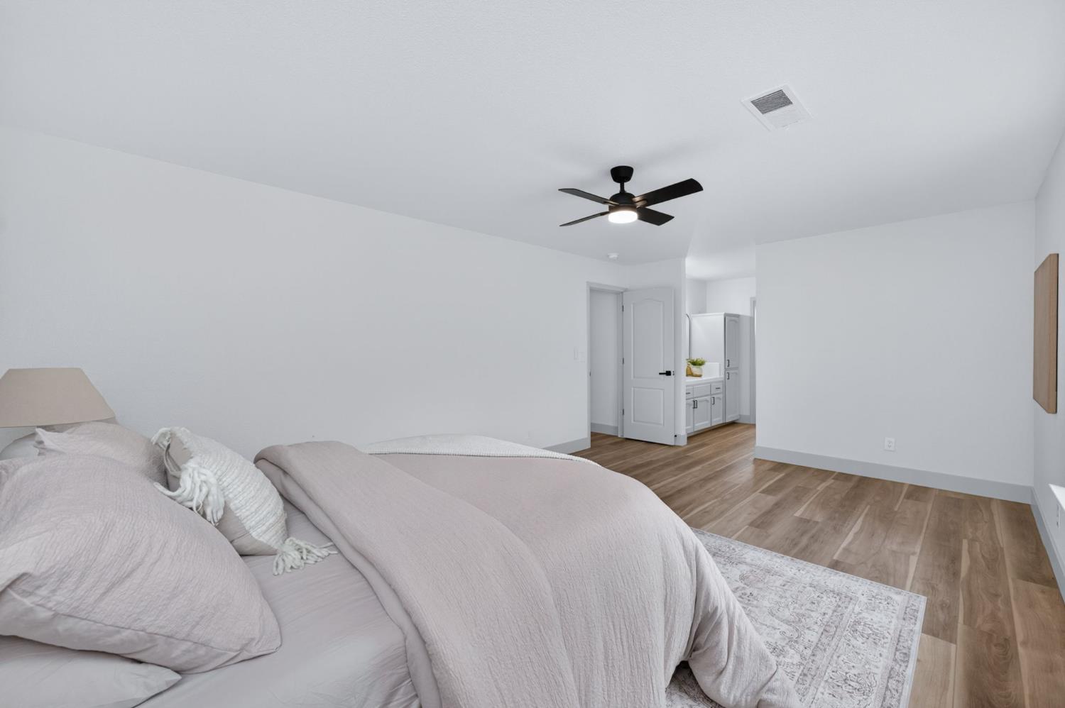 1418 N Del Rey Ave, Sanger, CA 93657