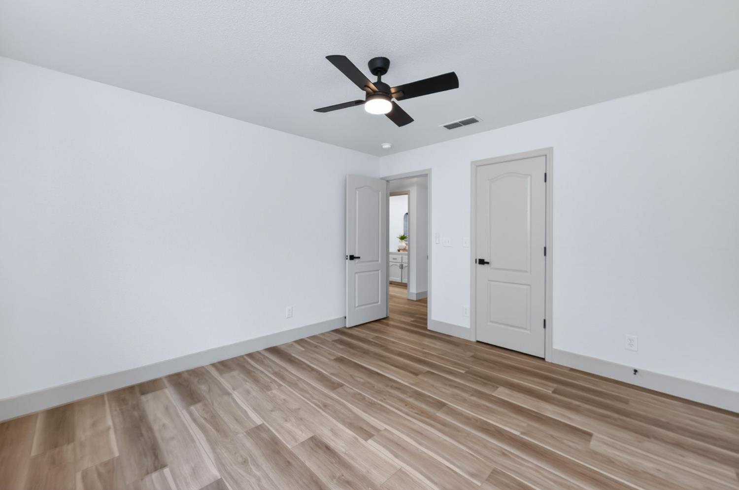 1418 N Del Rey Ave, Sanger, CA 93657