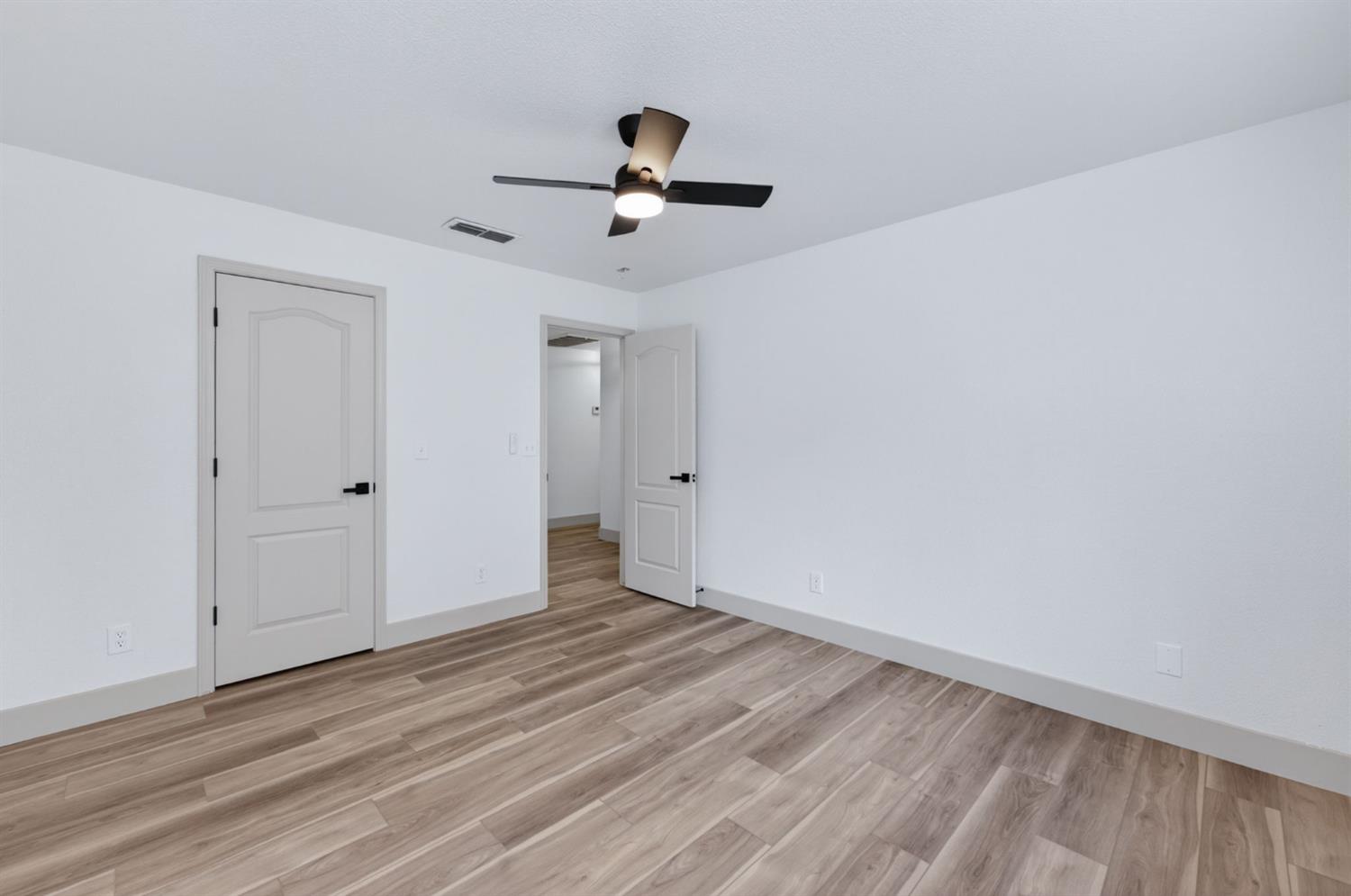 1418 N Del Rey Ave, Sanger, CA 93657