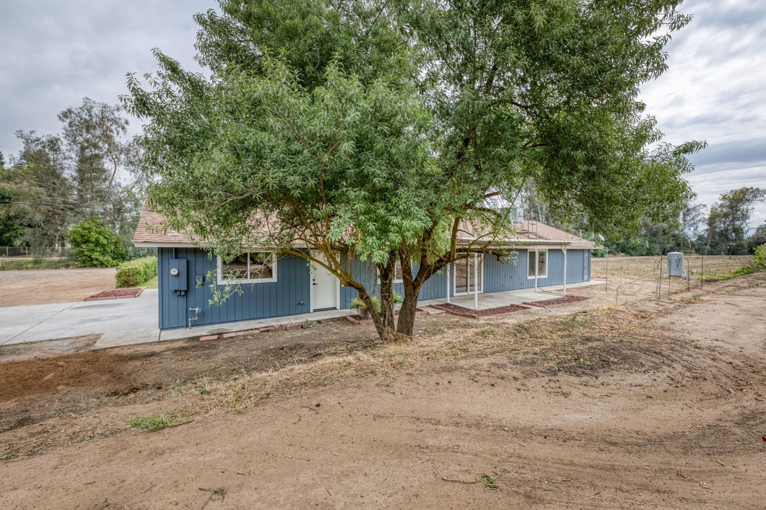 1418 N Del Rey Ave, Sanger, CA 93657