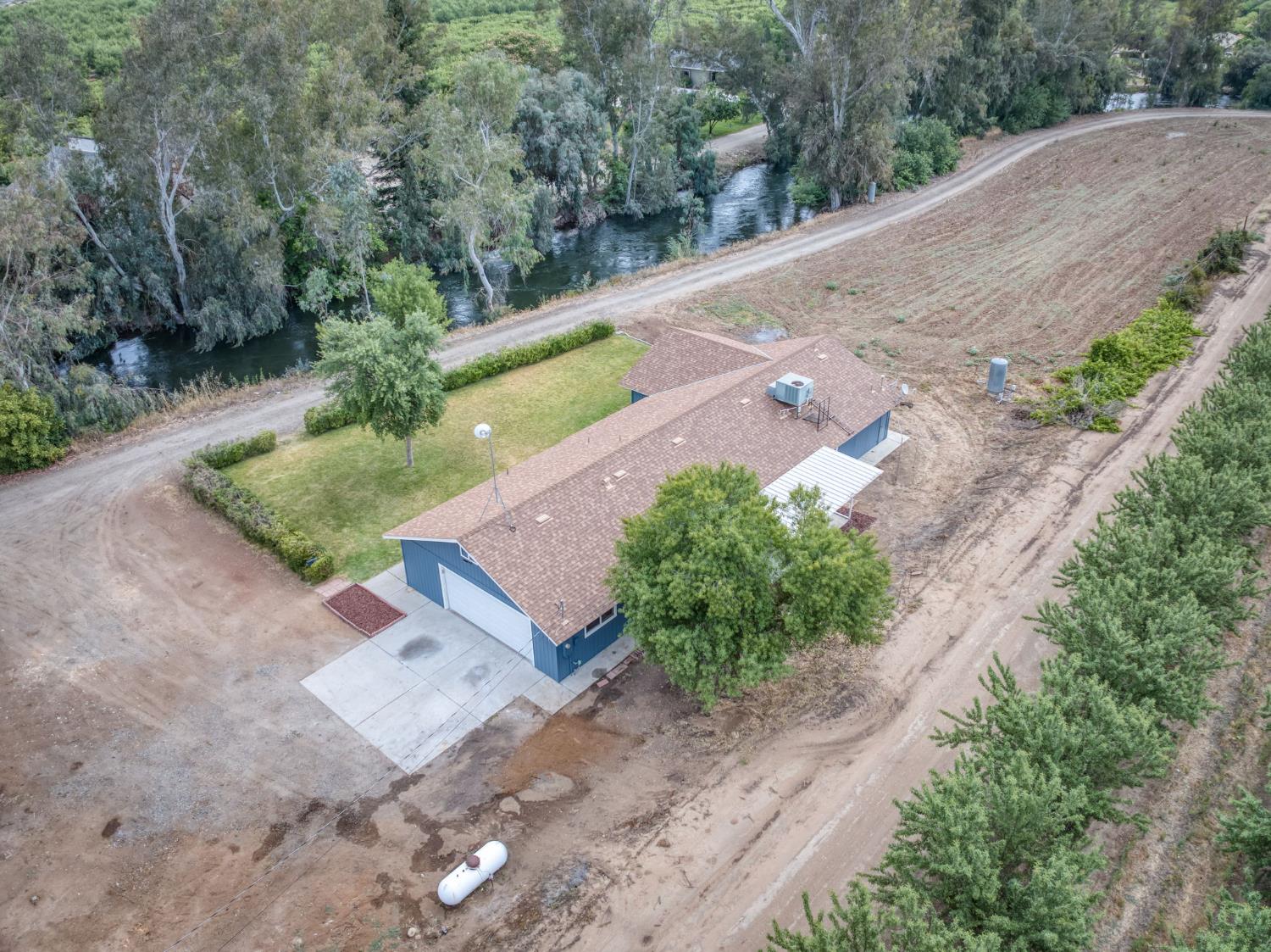 1418 N Del Rey Ave, Sanger, CA 93657