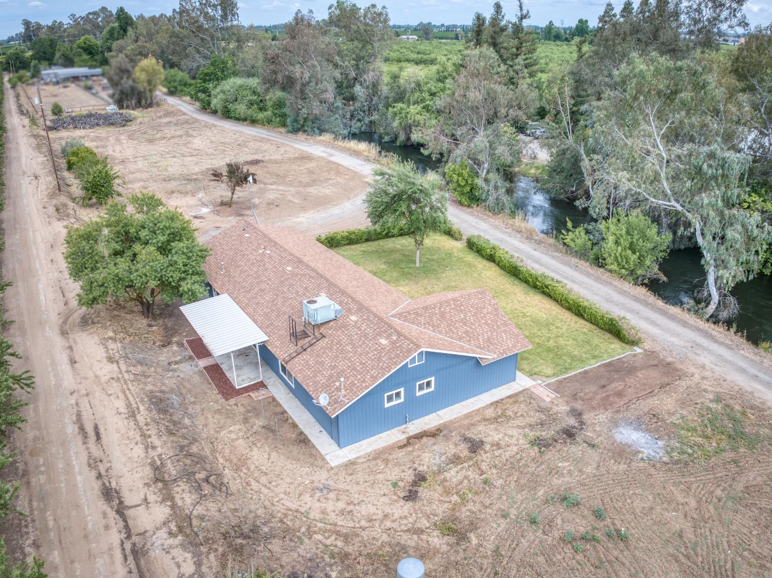 1418 N Del Rey Ave, Sanger, CA 93657