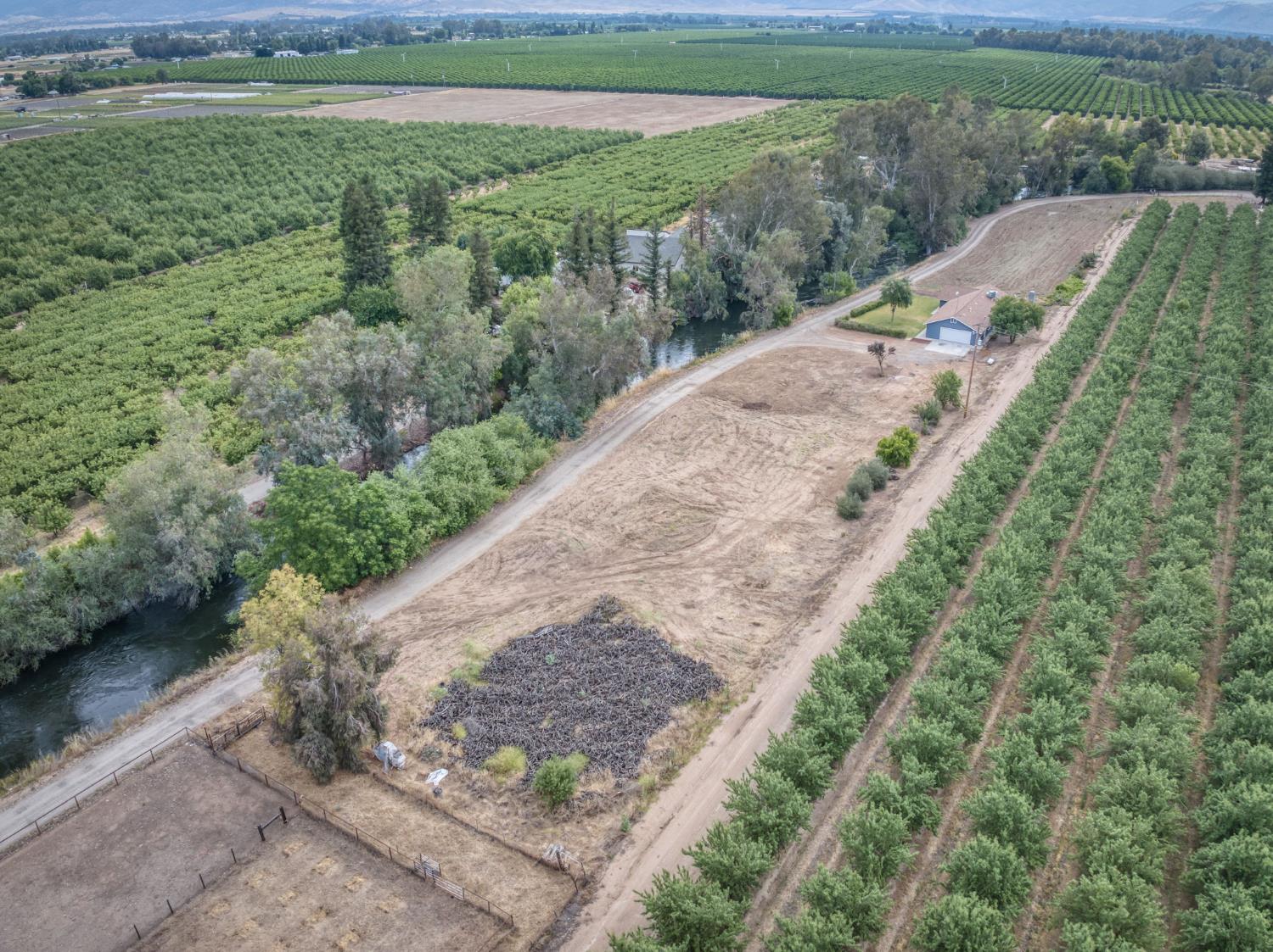 1418 N Del Rey Ave, Sanger, CA 93657