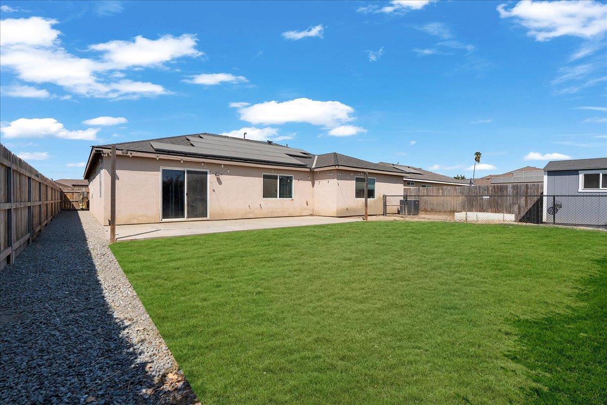 2439 Madeline Dr, Hanford, CA 93230