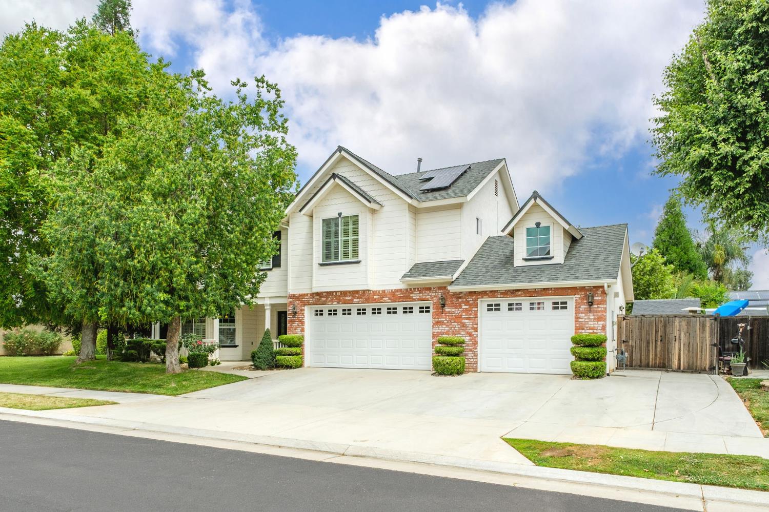 147 Everglade Ave, Clovis, CA 93619