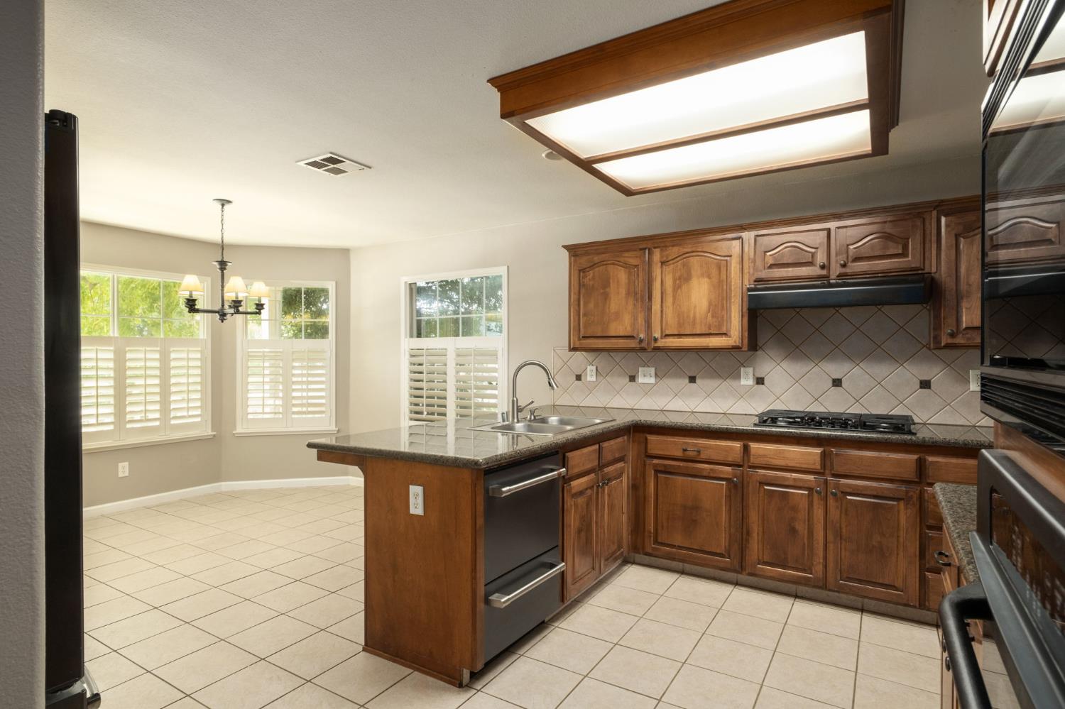 147 Everglade Ave, Clovis, CA 93619