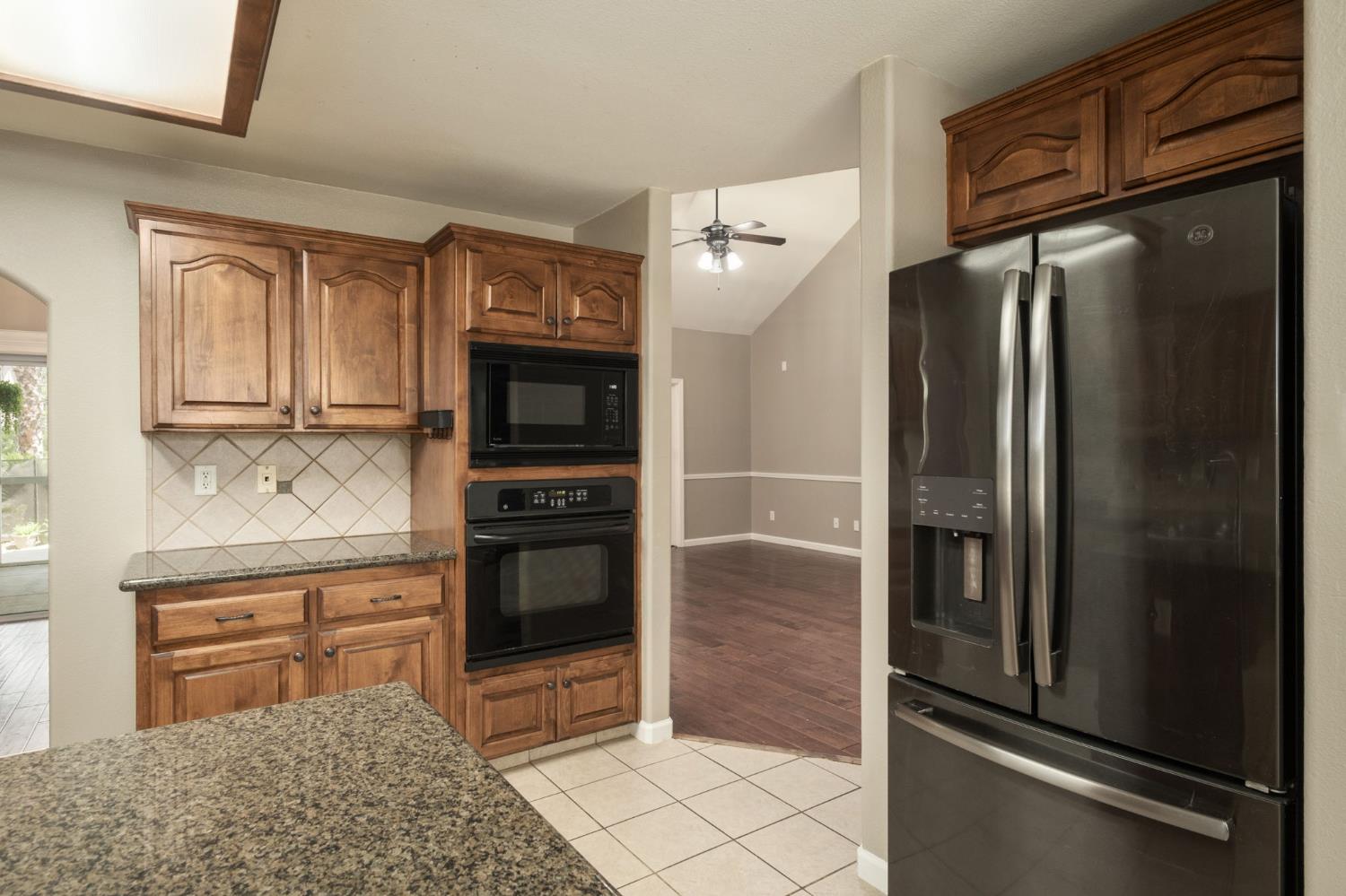 147 Everglade Ave, Clovis, CA 93619
