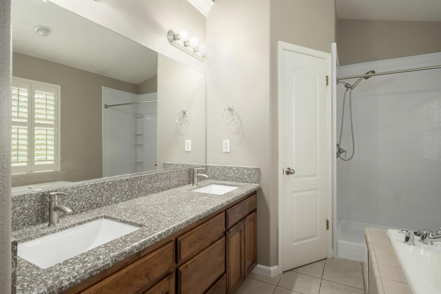 147 Everglade Ave, Clovis, CA 93619