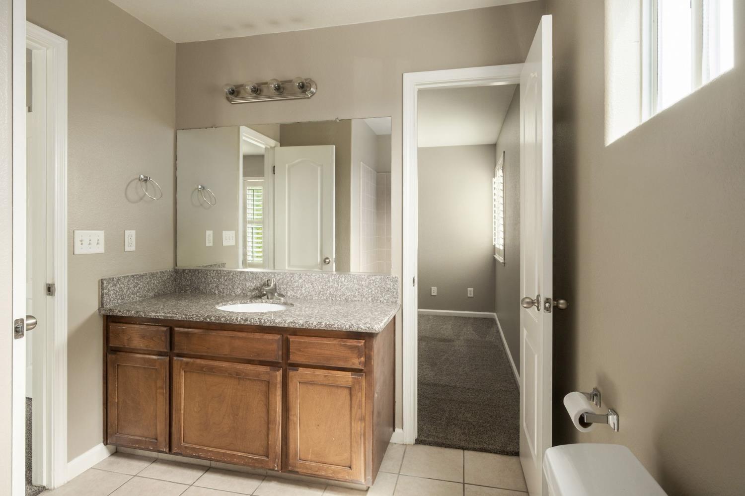147 Everglade Ave, Clovis, CA 93619