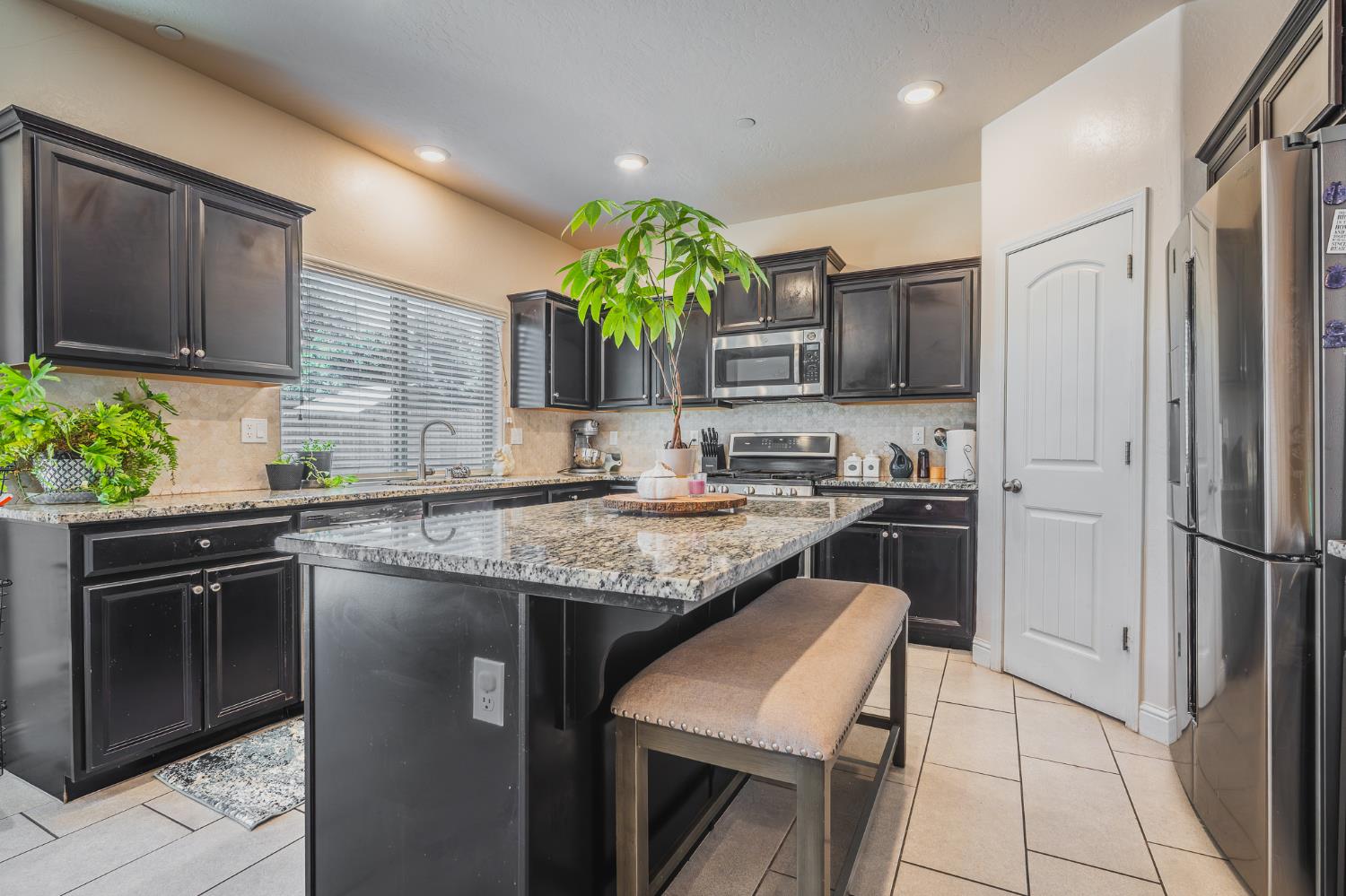 4102 Duncan Ave, Clovis, CA 93619
