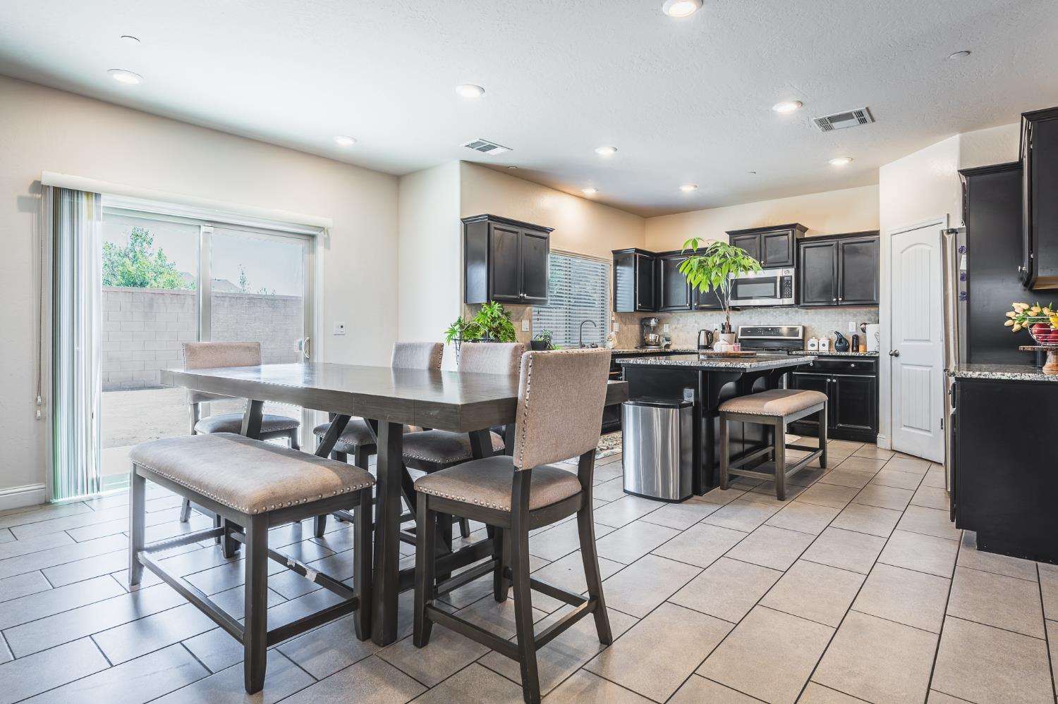 4102 Duncan Ave, Clovis, CA 93619