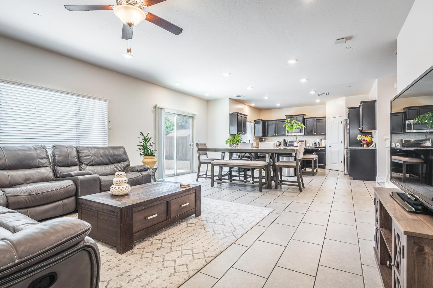 4102 Duncan Ave, Clovis, CA 93619