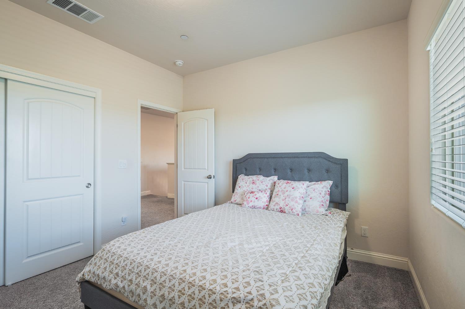 4102 Duncan Ave, Clovis, CA 93619