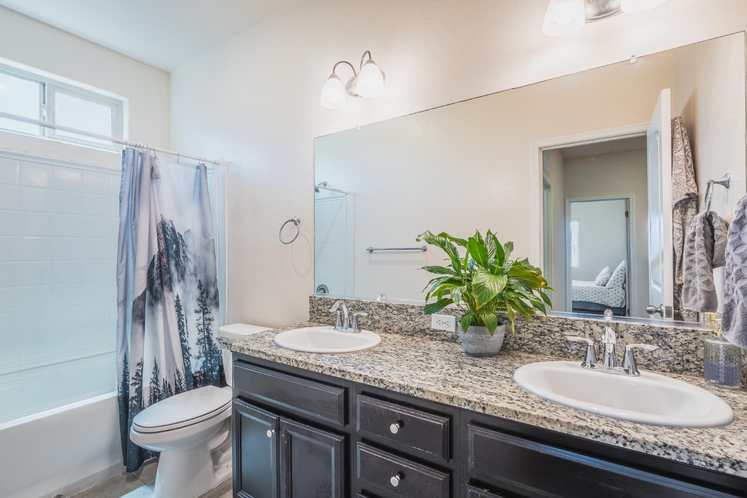 4102 Duncan Ave, Clovis, CA 93619