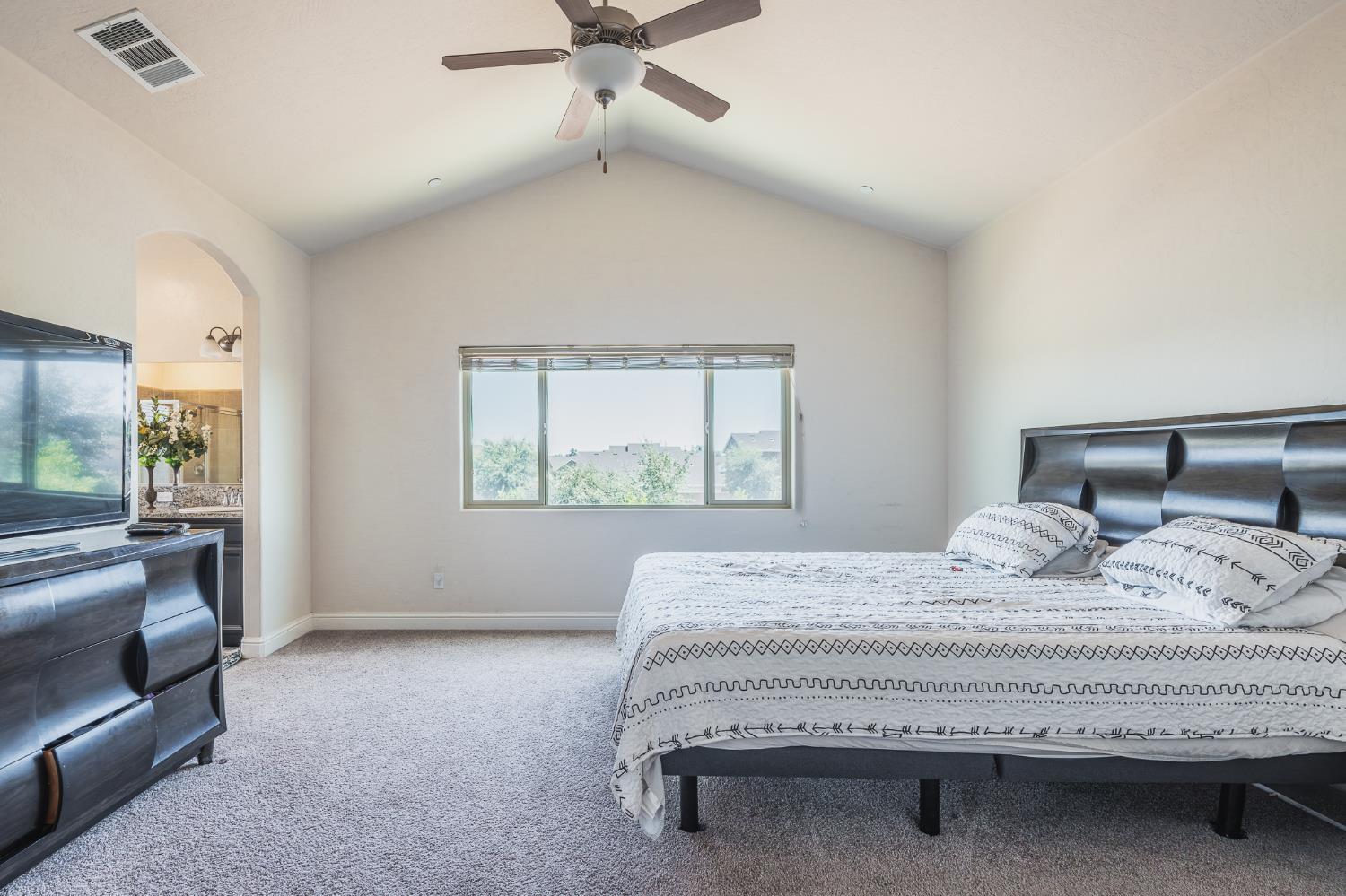 4102 Duncan Ave, Clovis, CA 93619