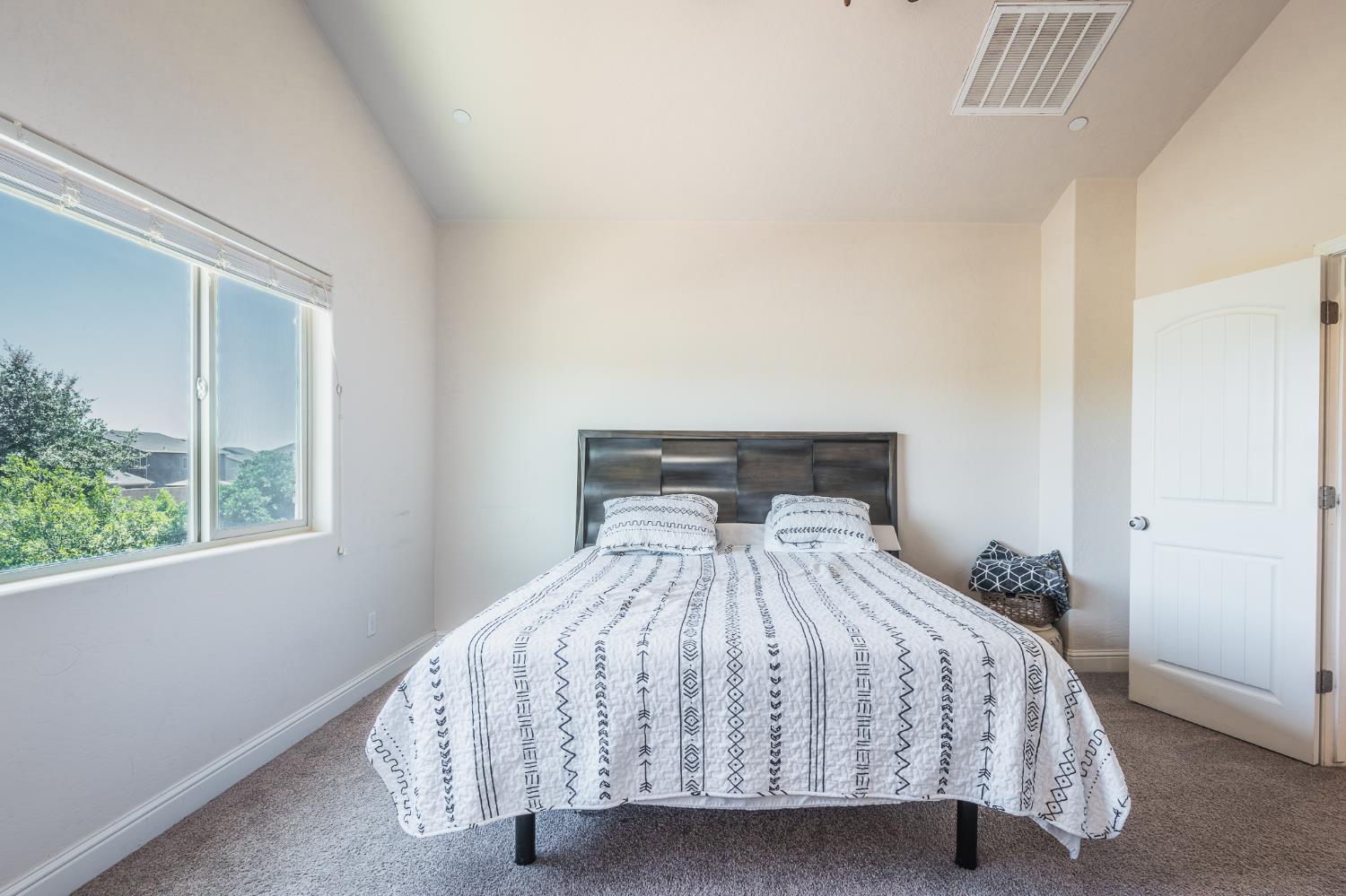 4102 Duncan Ave, Clovis, CA 93619