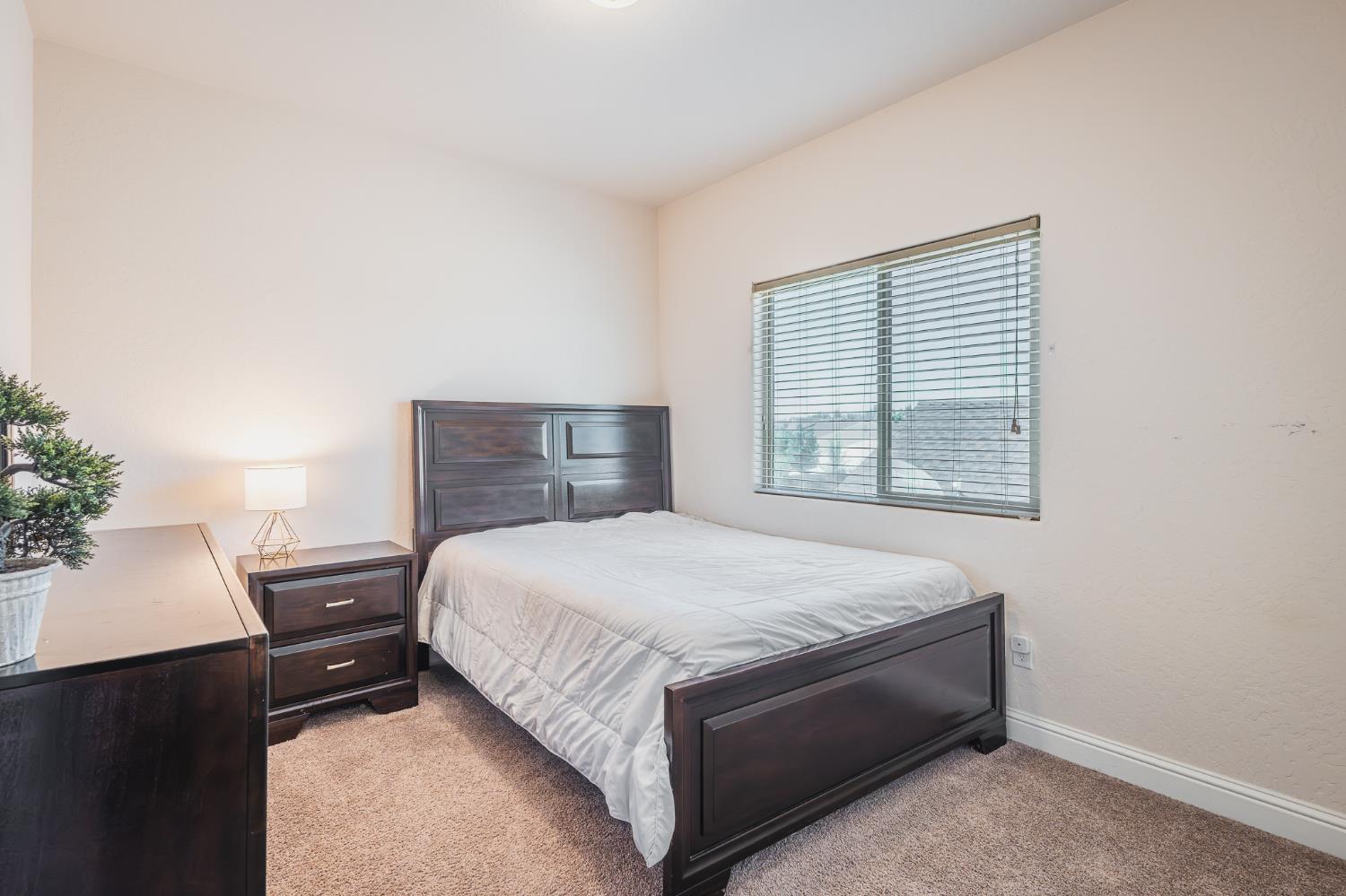 4102 Duncan Ave, Clovis, CA 93619