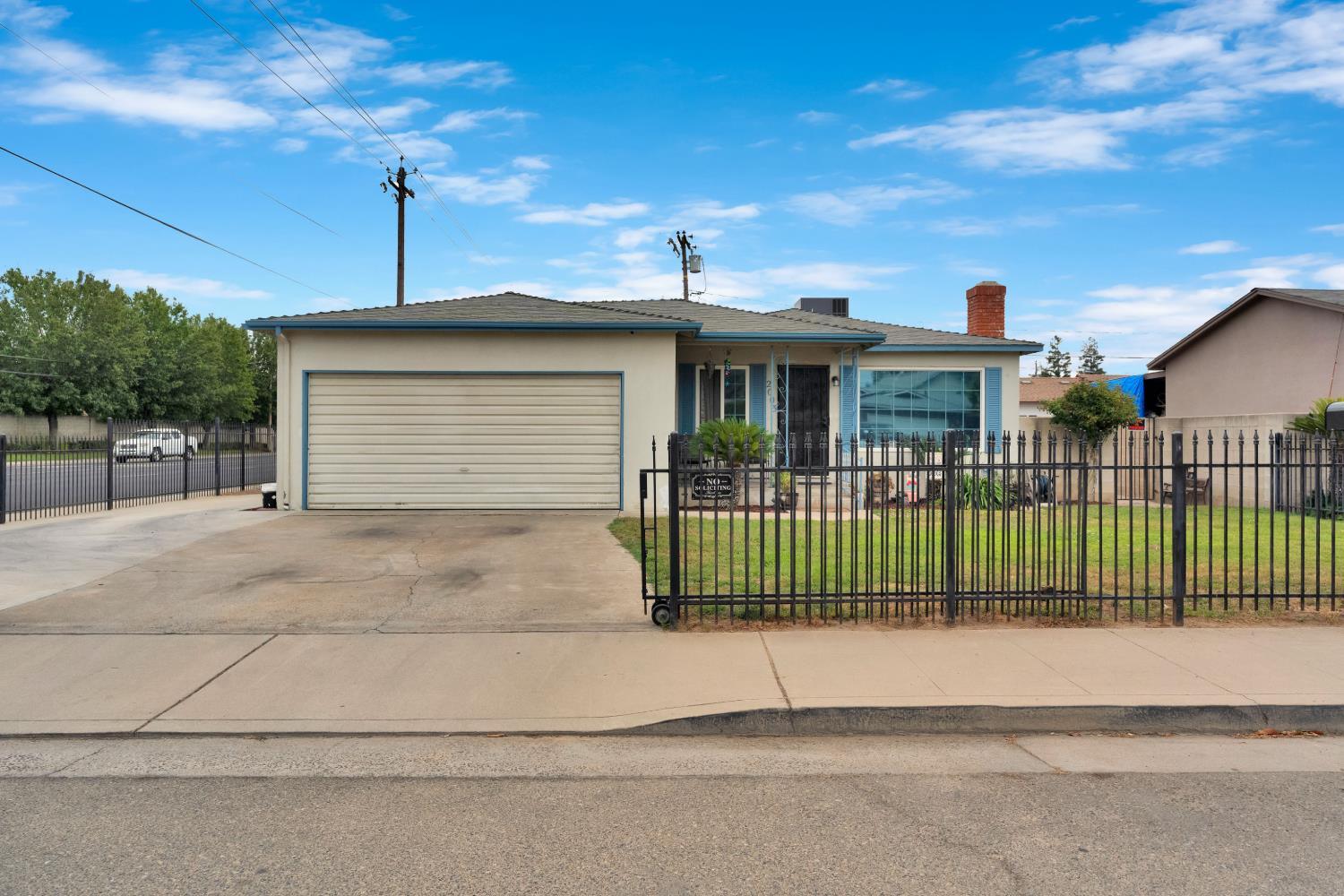 2003 Dennis Dr, Selma, CA 93662