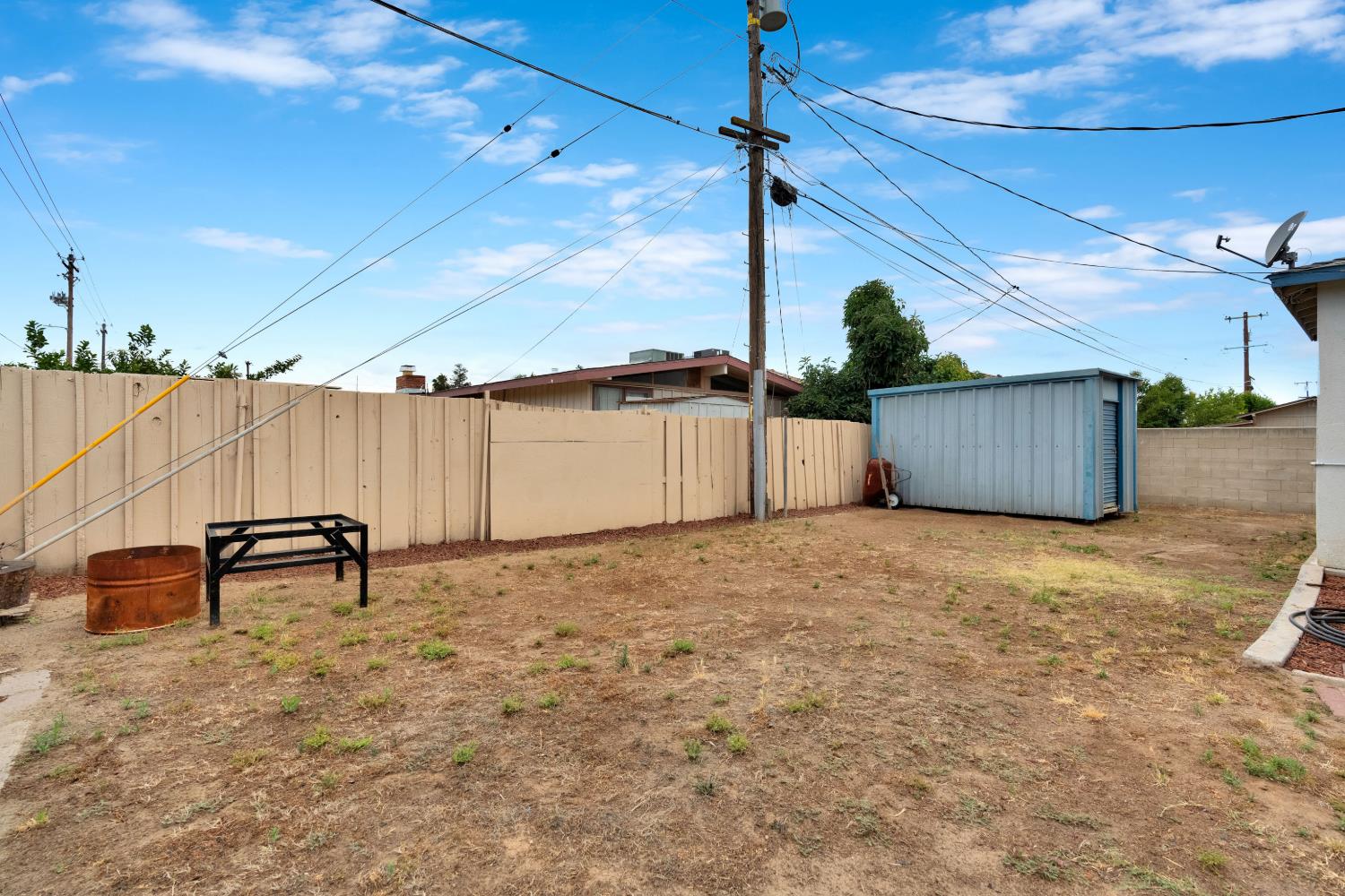 2003 Dennis Dr, Selma, CA 93662