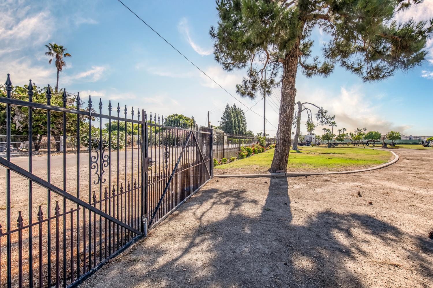 4037 E North Ave, Fresno, CA 93725