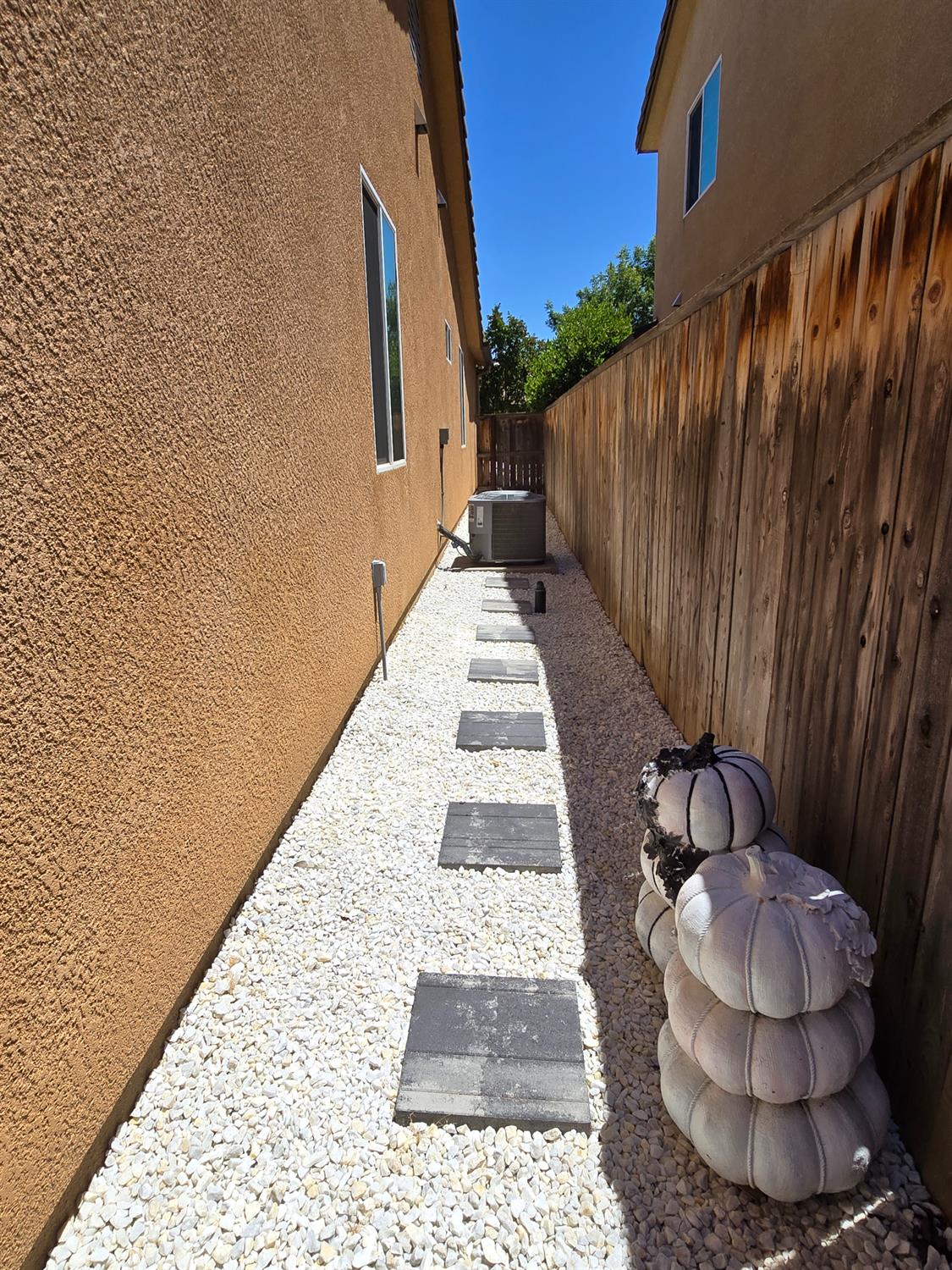 4153 Chessa Ln, Clovis, CA 93619