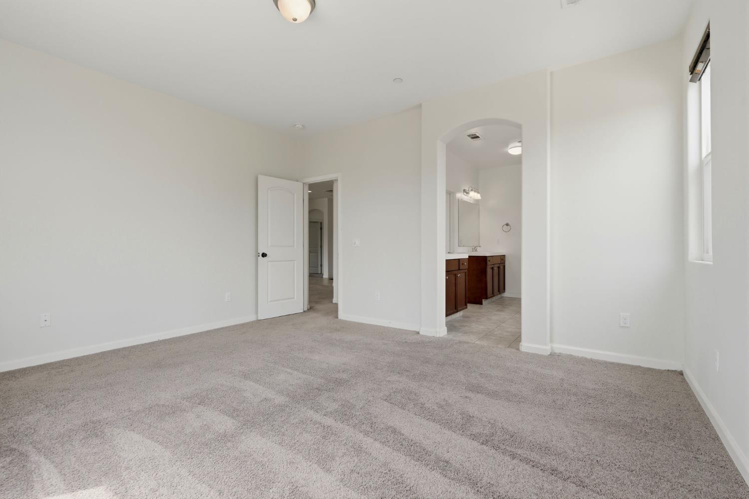 3102 SE La Vida Ct, Visalia, CA 93292