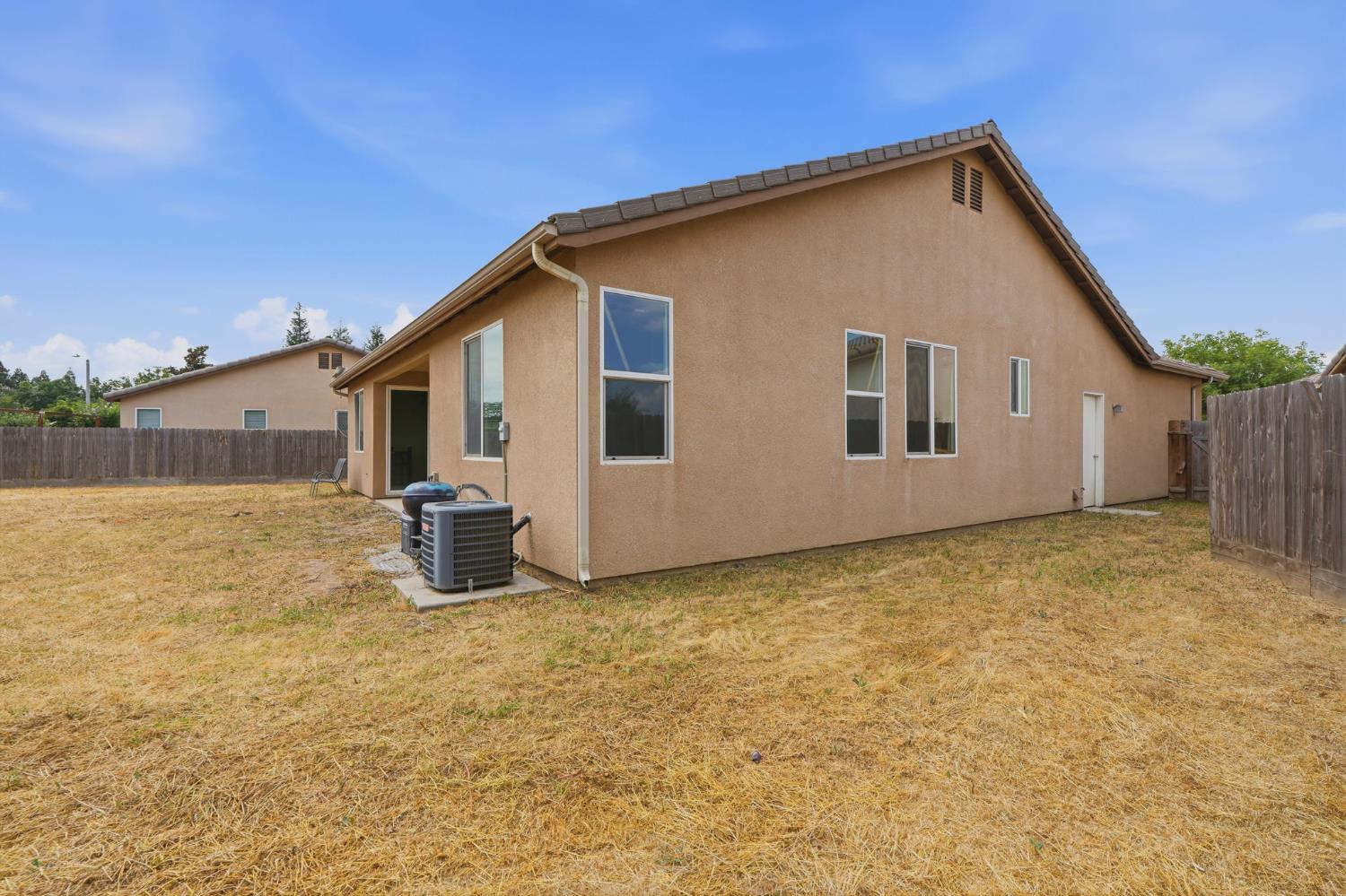 3102 SE La Vida Ct, Visalia, CA 93292