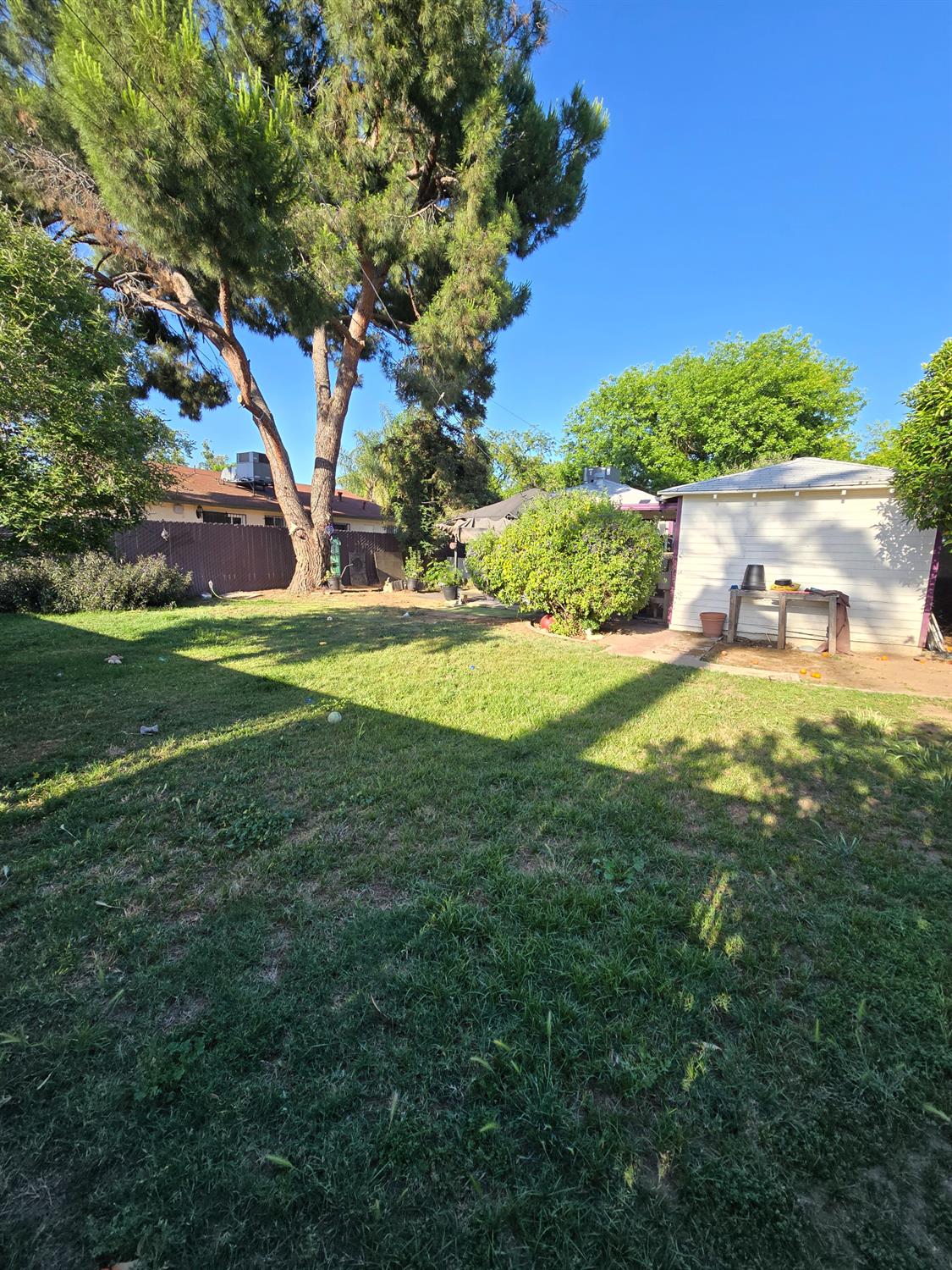 627 N Poplar Ave, Fresno, CA 93728