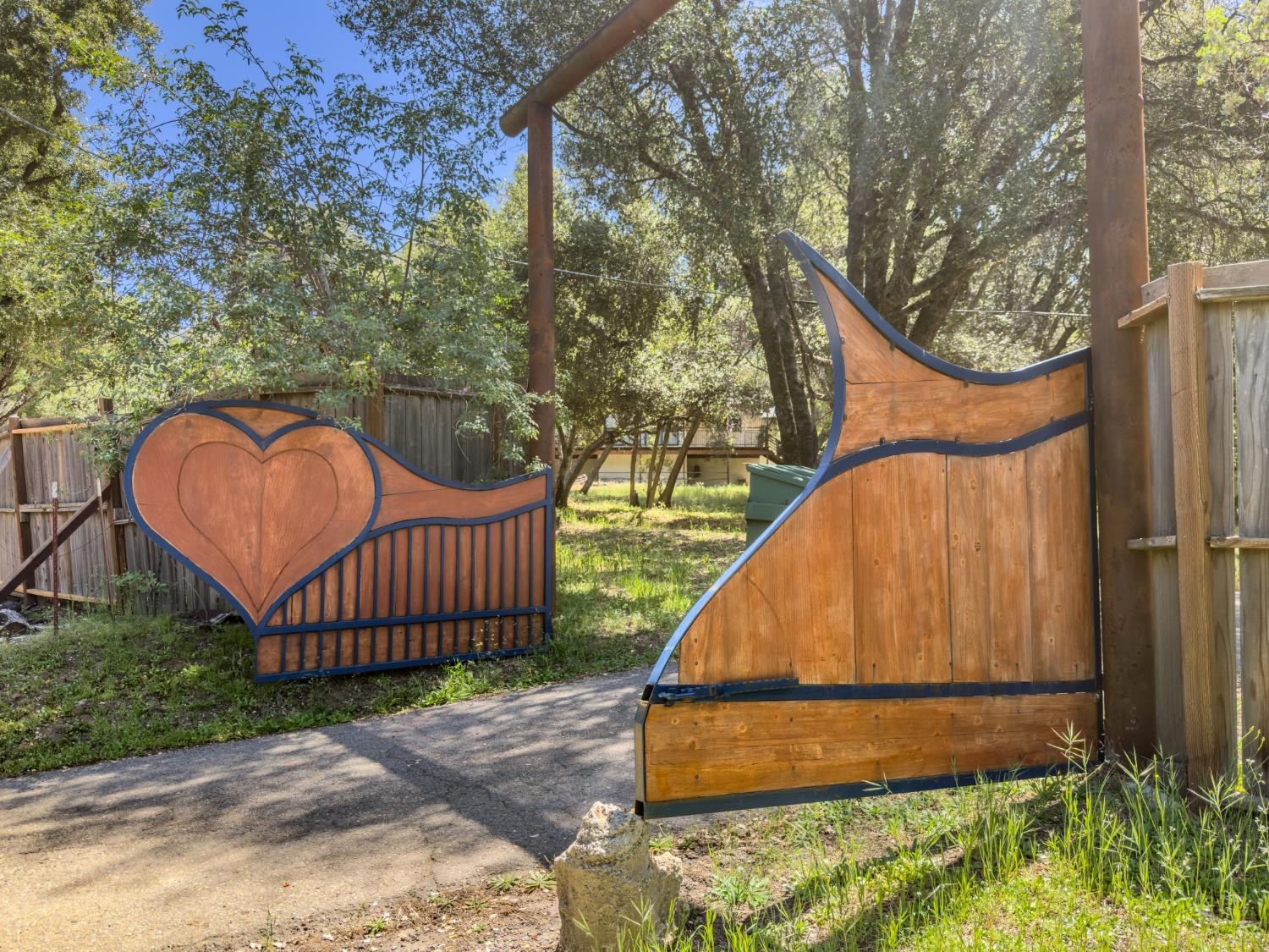 51571 Coyote Ridge Rd, Oakhurst, CA 93644