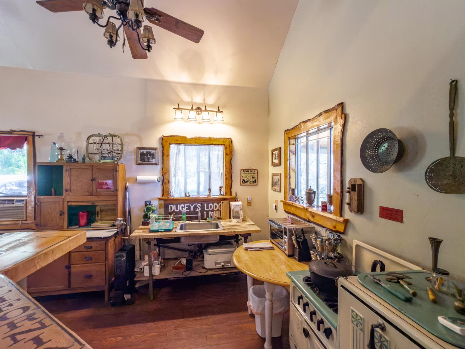 51571 Coyote Ridge Rd, Oakhurst, CA 93644