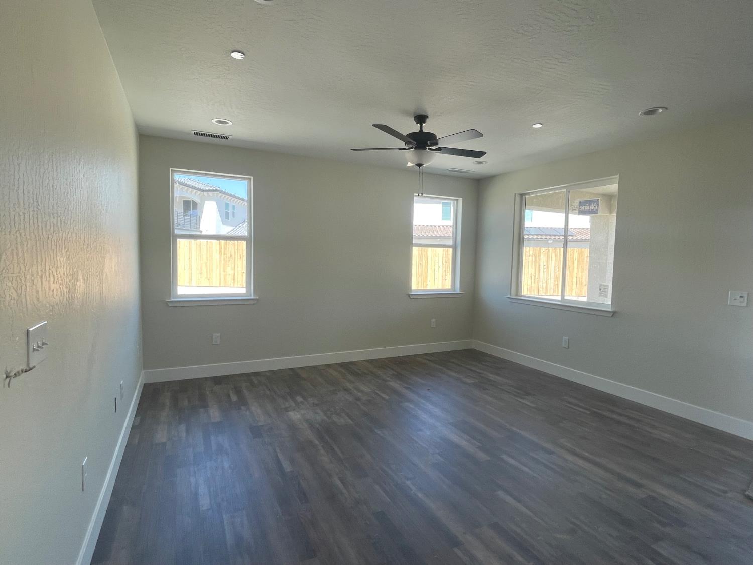 386 South Susan Ave, Kerman, CA 93630