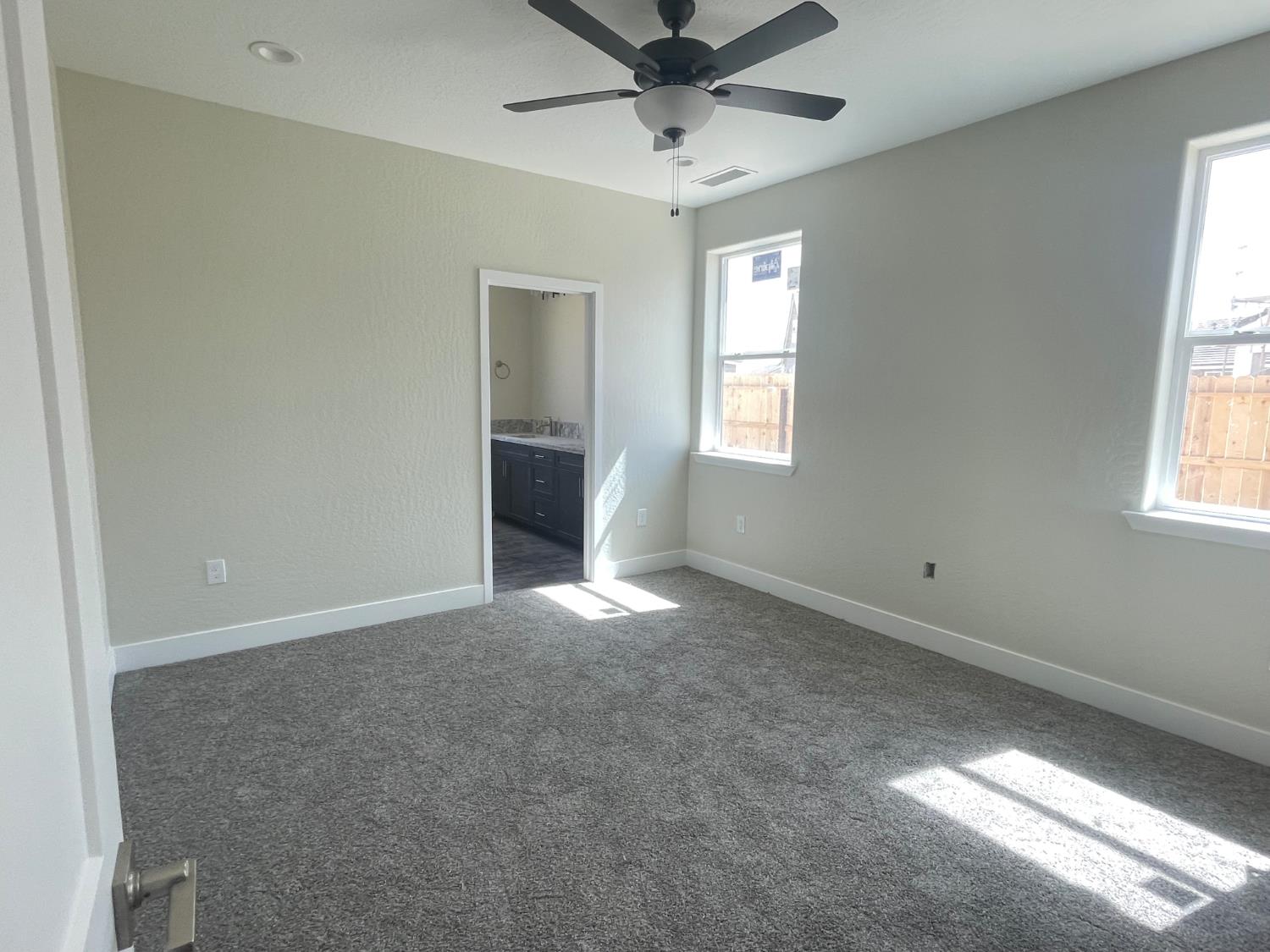 386 South Susan Ave, Kerman, CA 93630
