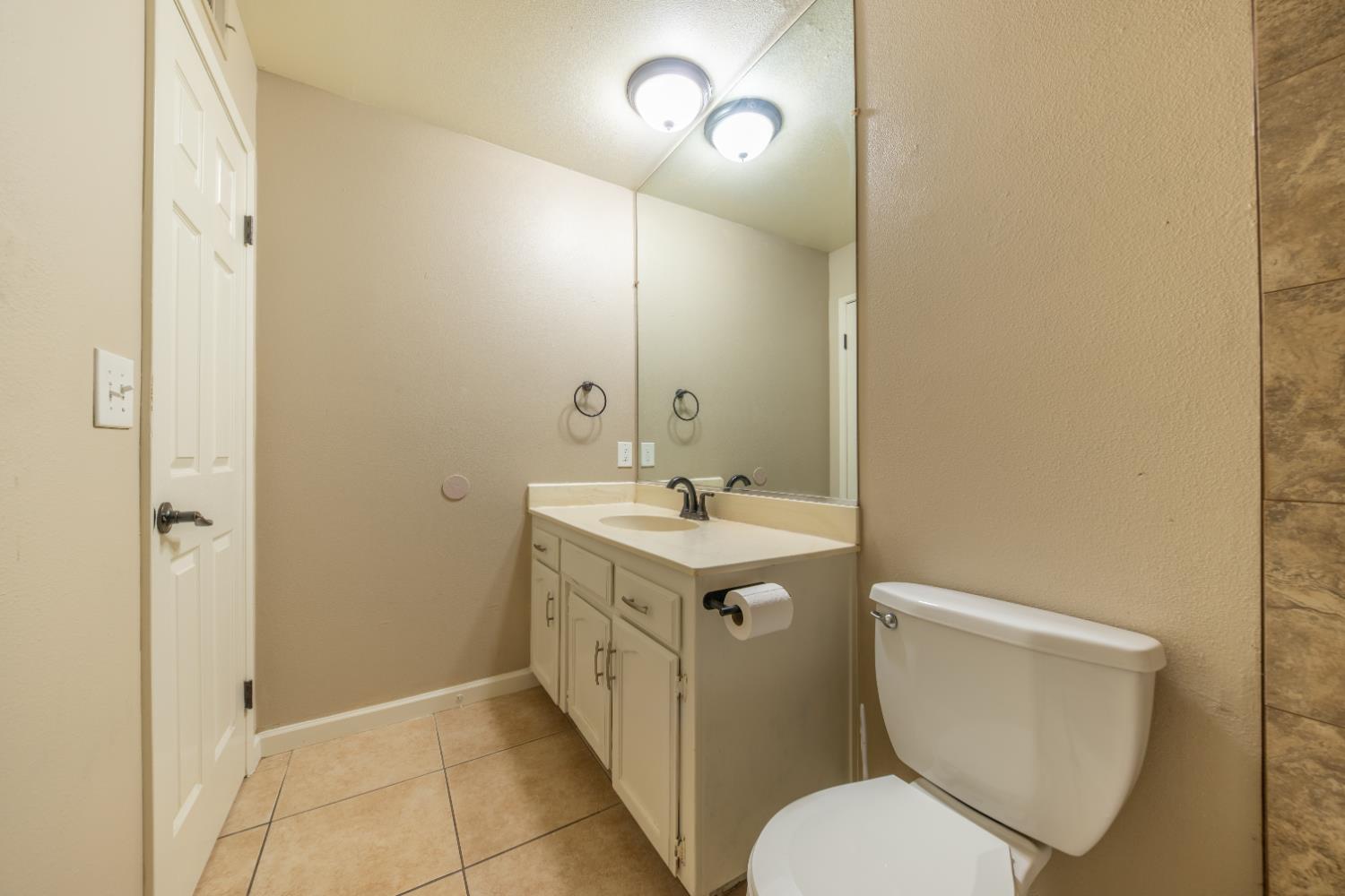 6168 N Lola Ave, Fresno, CA 93722