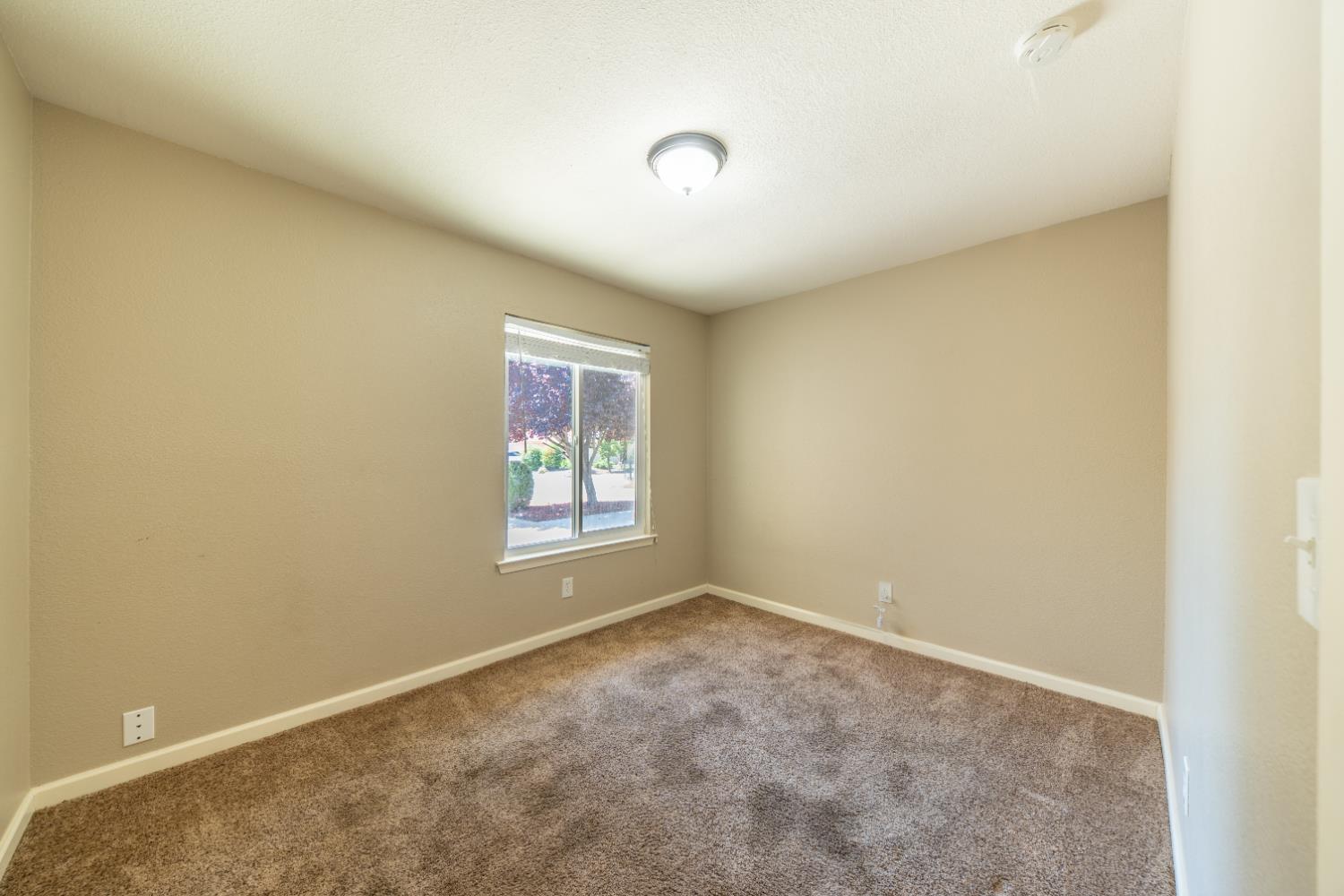 6168 N Lola Ave, Fresno, CA 93722