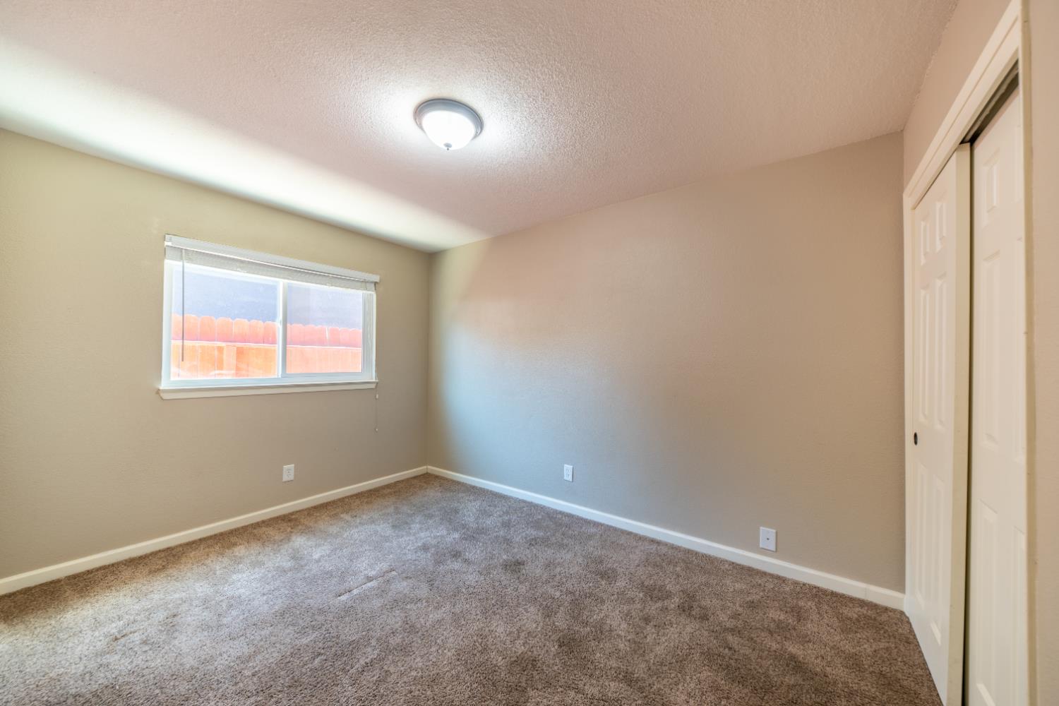 6168 N Lola Ave, Fresno, CA 93722