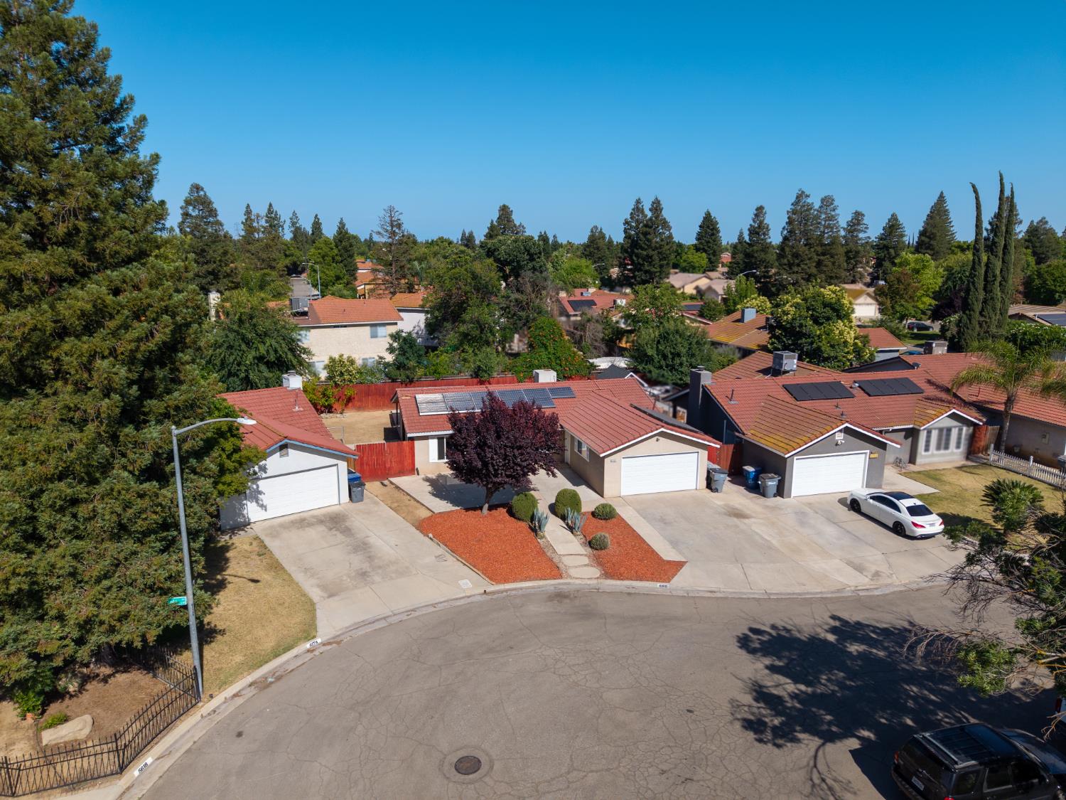 6168 N Lola Ave, Fresno, CA 93722