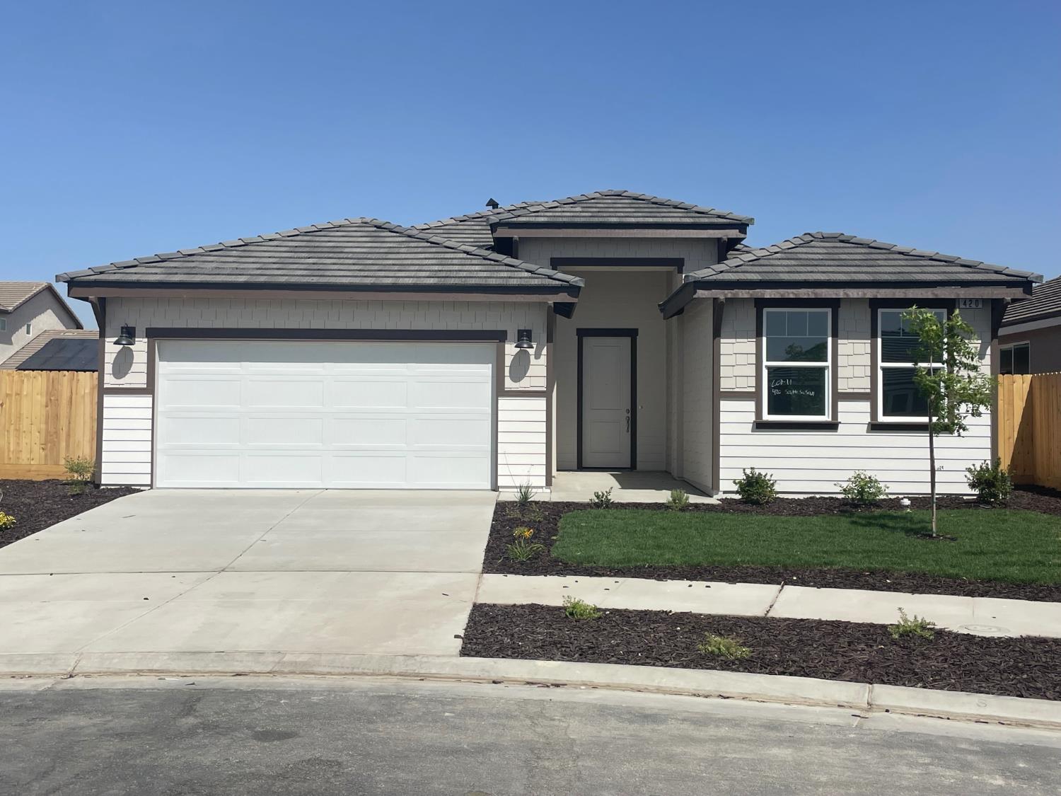420 South Susan Ave, Kerman, CA 93630