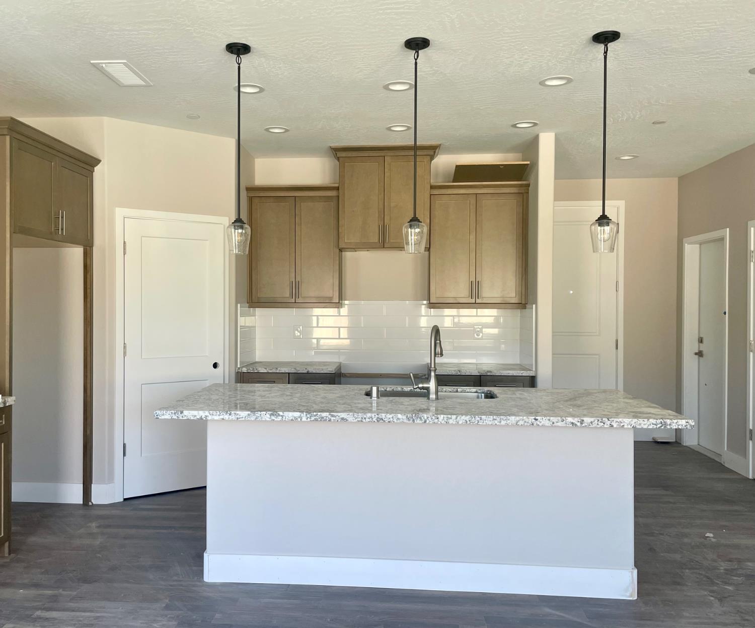 420 South Susan Ave, Kerman, CA 93630