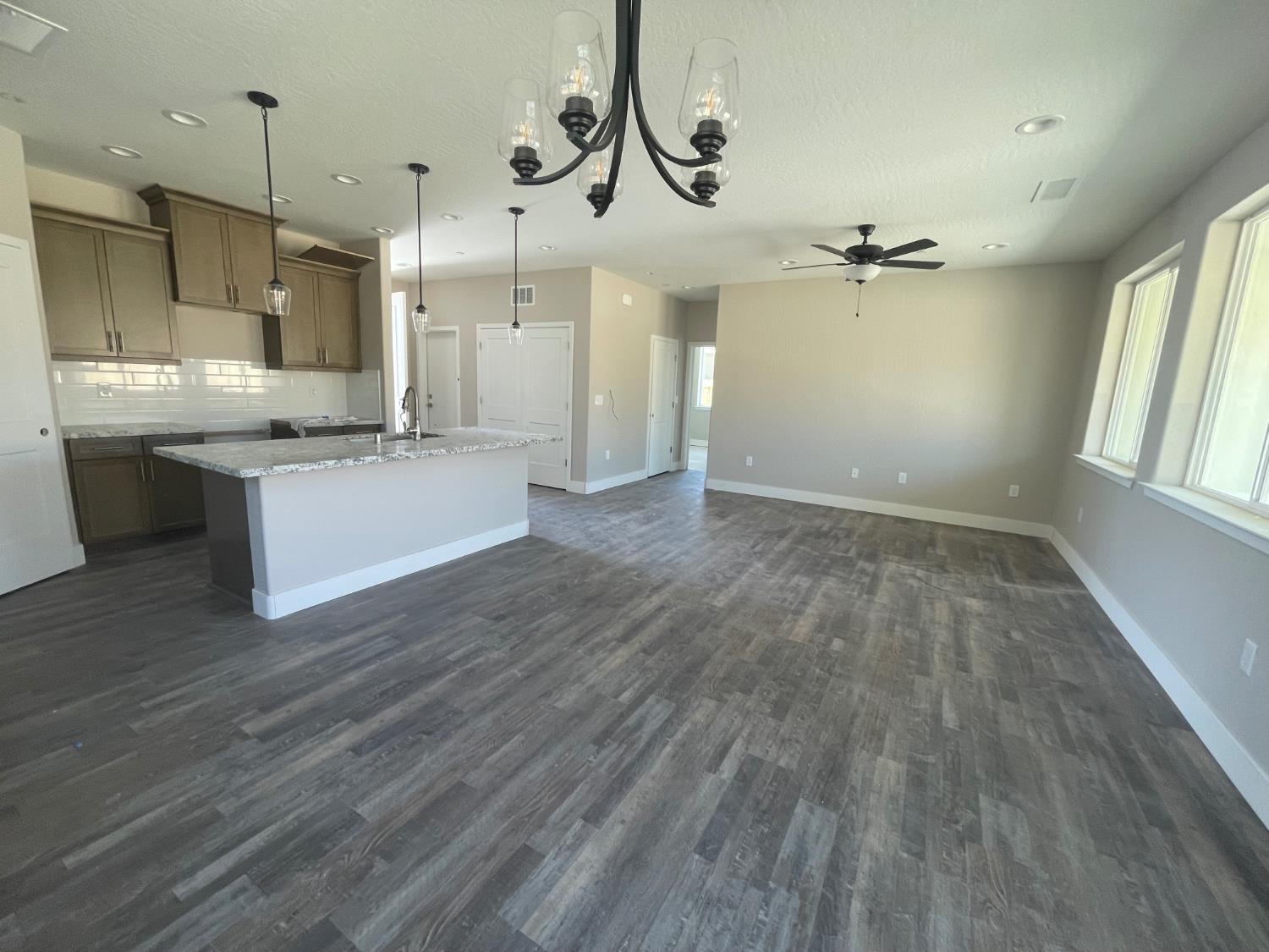 420 South Susan Ave, Kerman, CA 93630