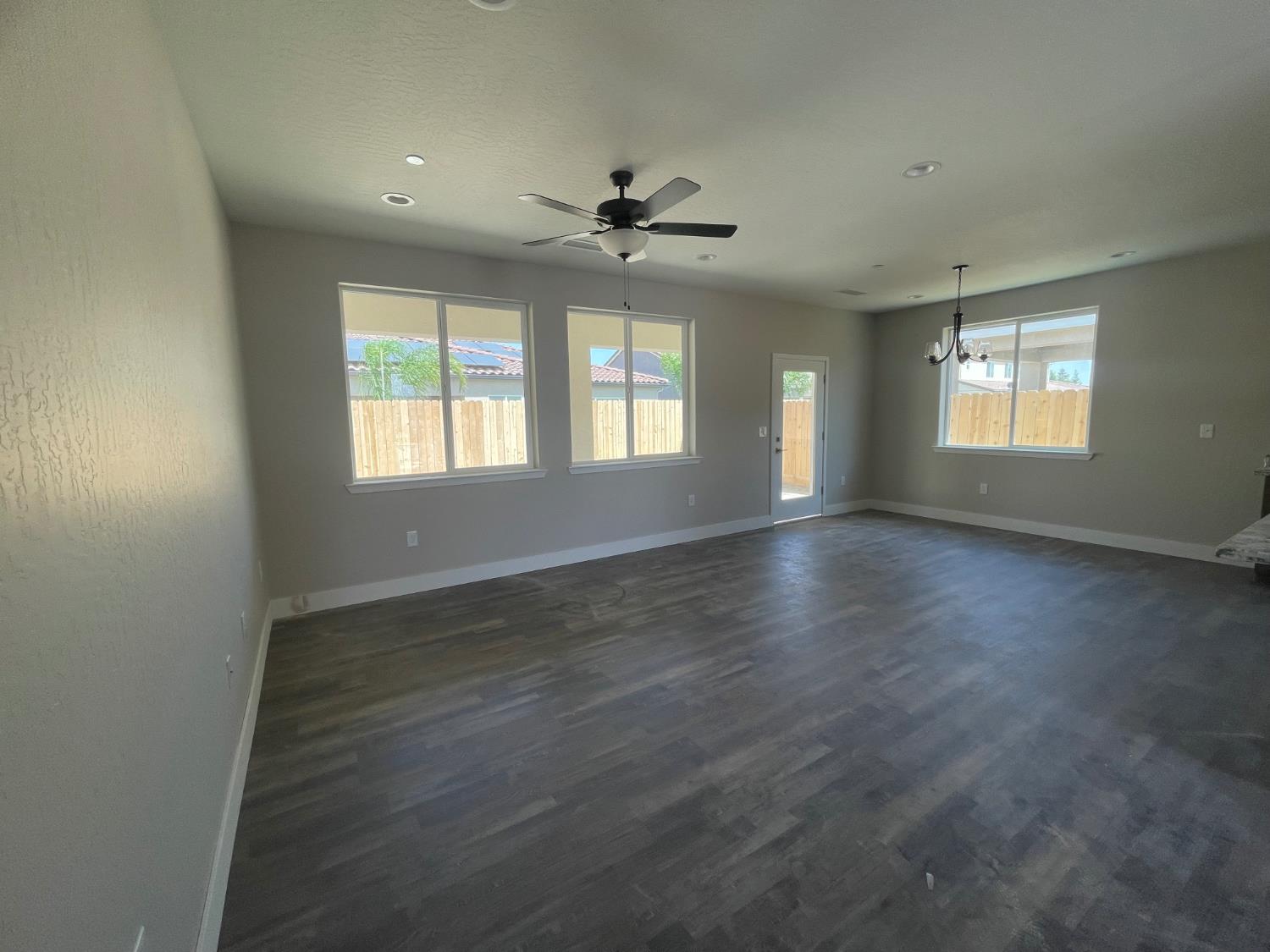 420 South Susan Ave, Kerman, CA 93630