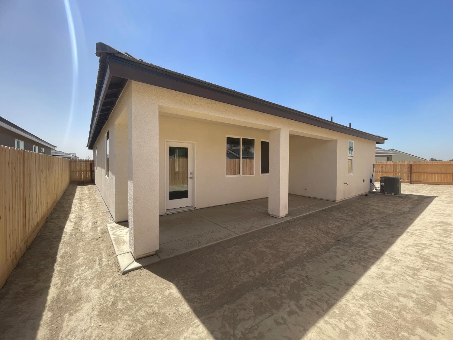 420 South Susan Ave, Kerman, CA 93630