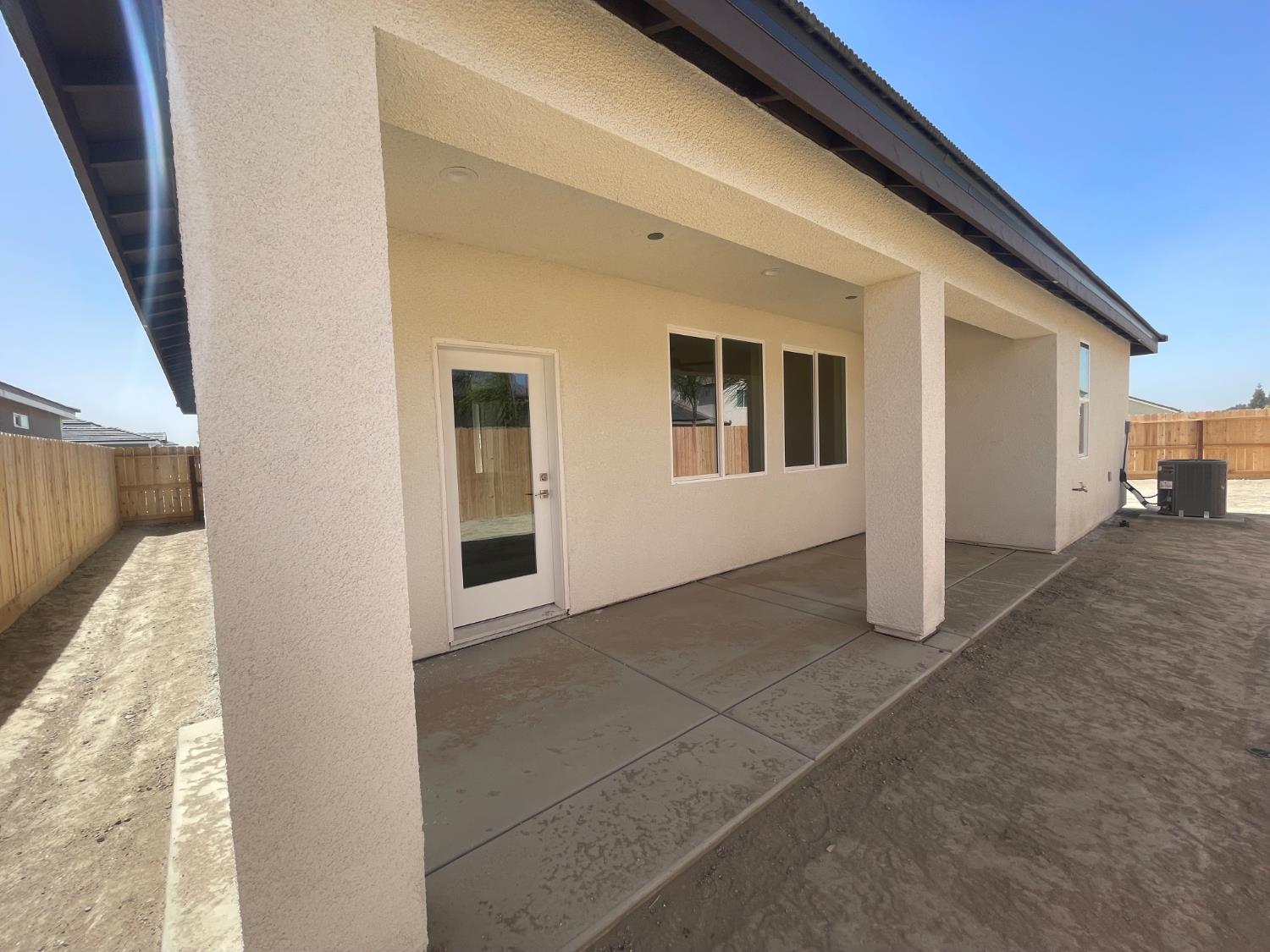 420 South Susan Ave, Kerman, CA 93630