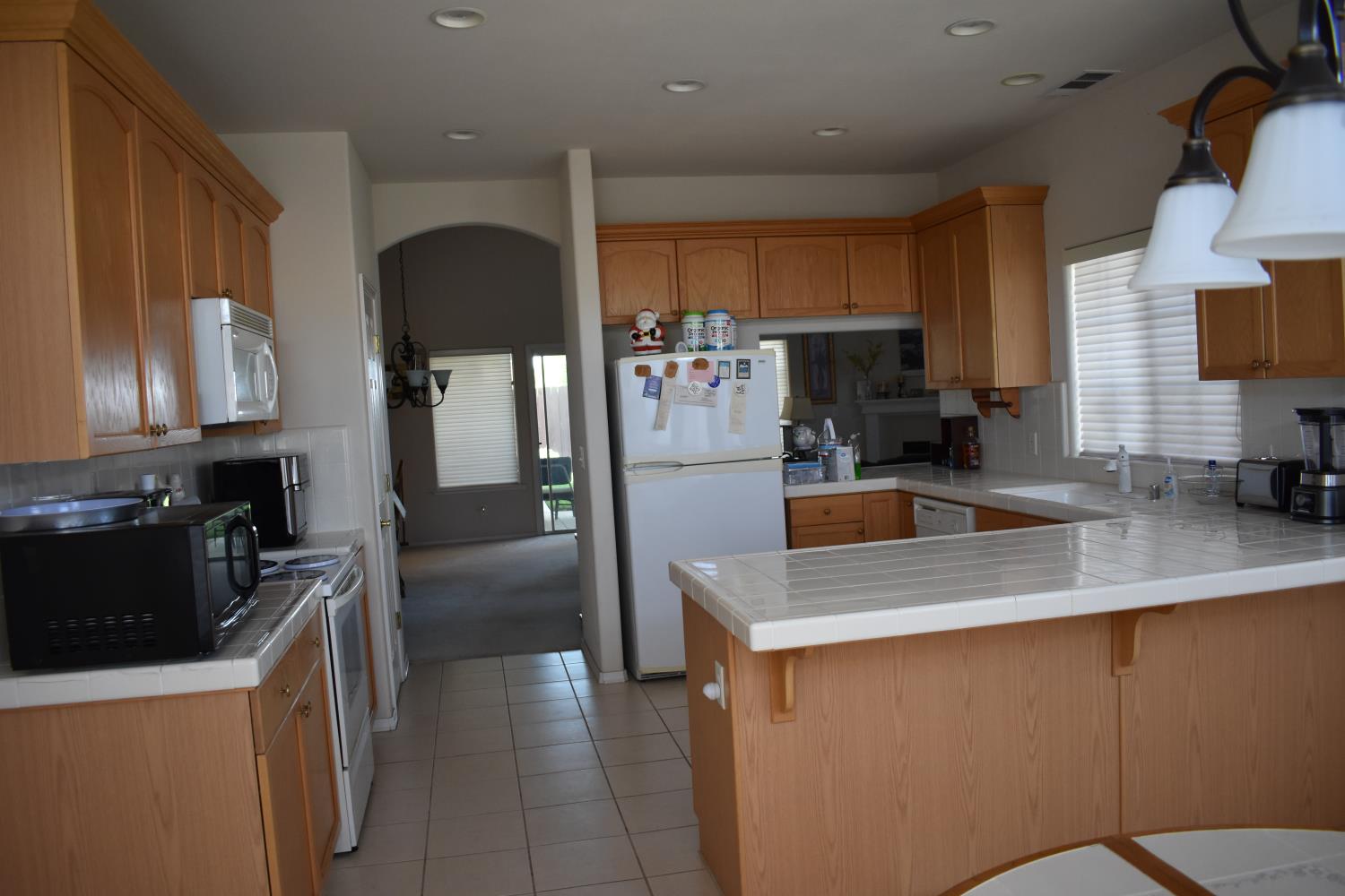 829 E Green Acres Dr, Fresno, CA 93720